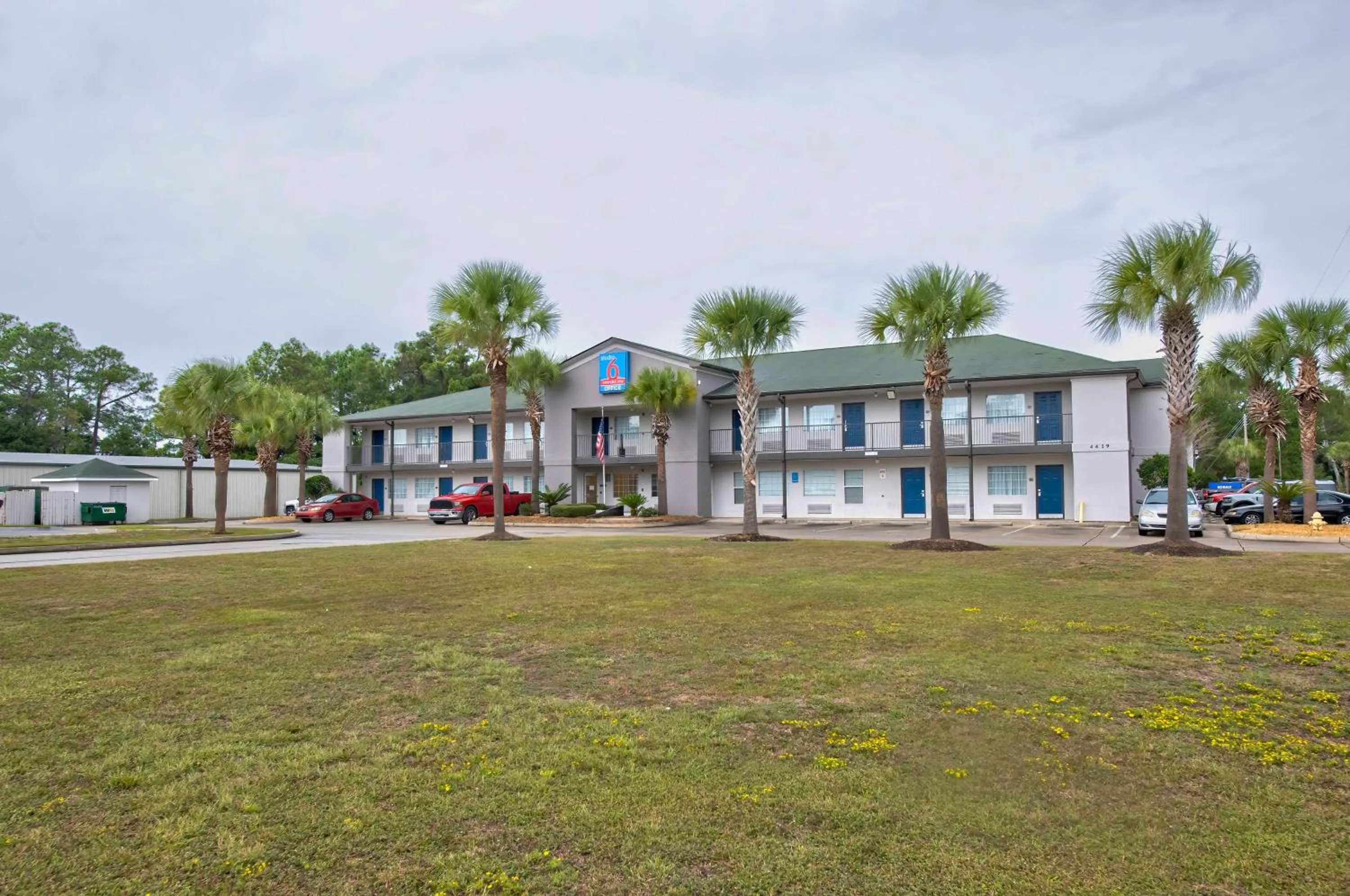 Property building in Studio 6-Pascagoula, MS