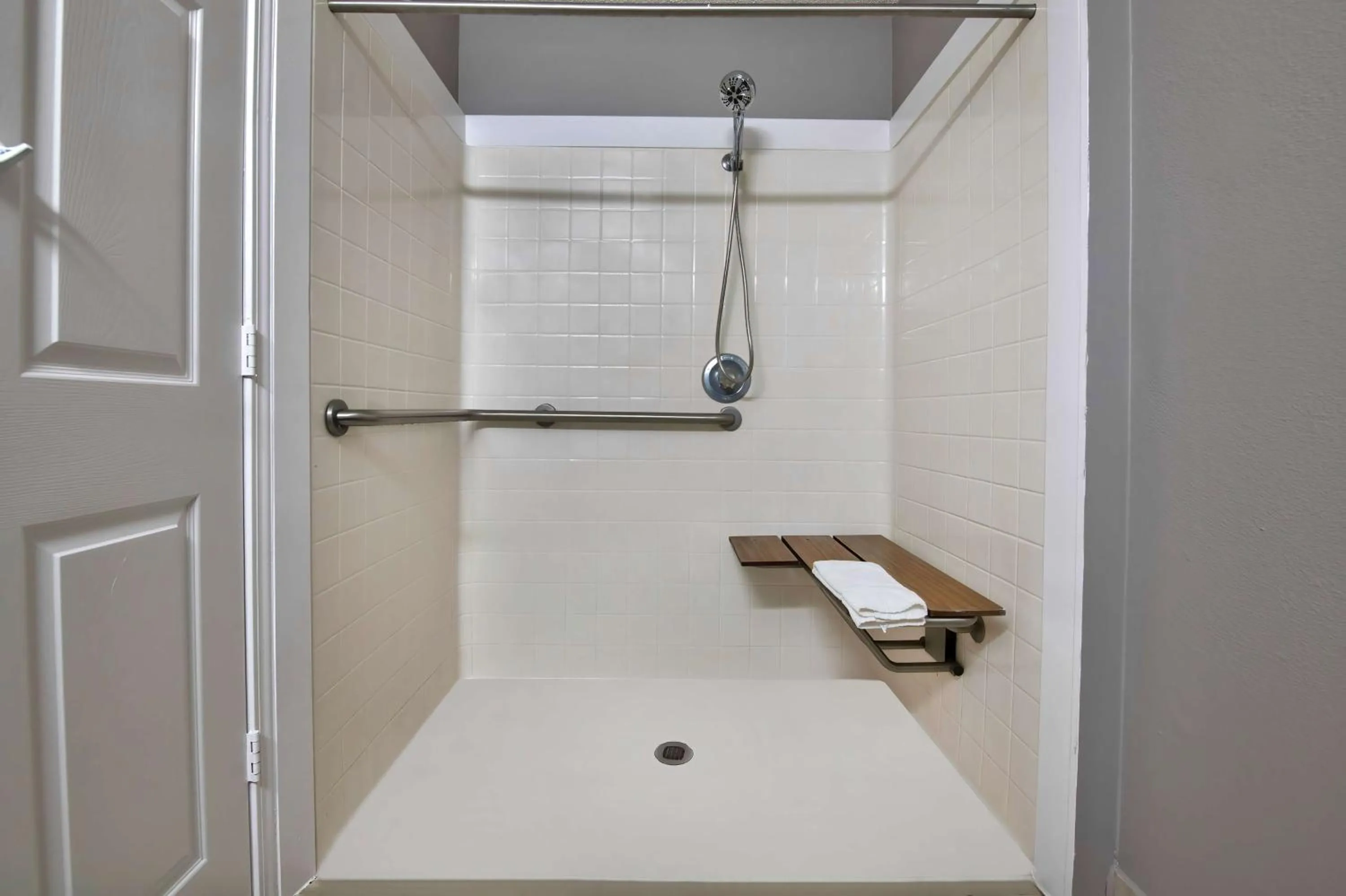 Bathroom in Studio 6-Pascagoula, MS