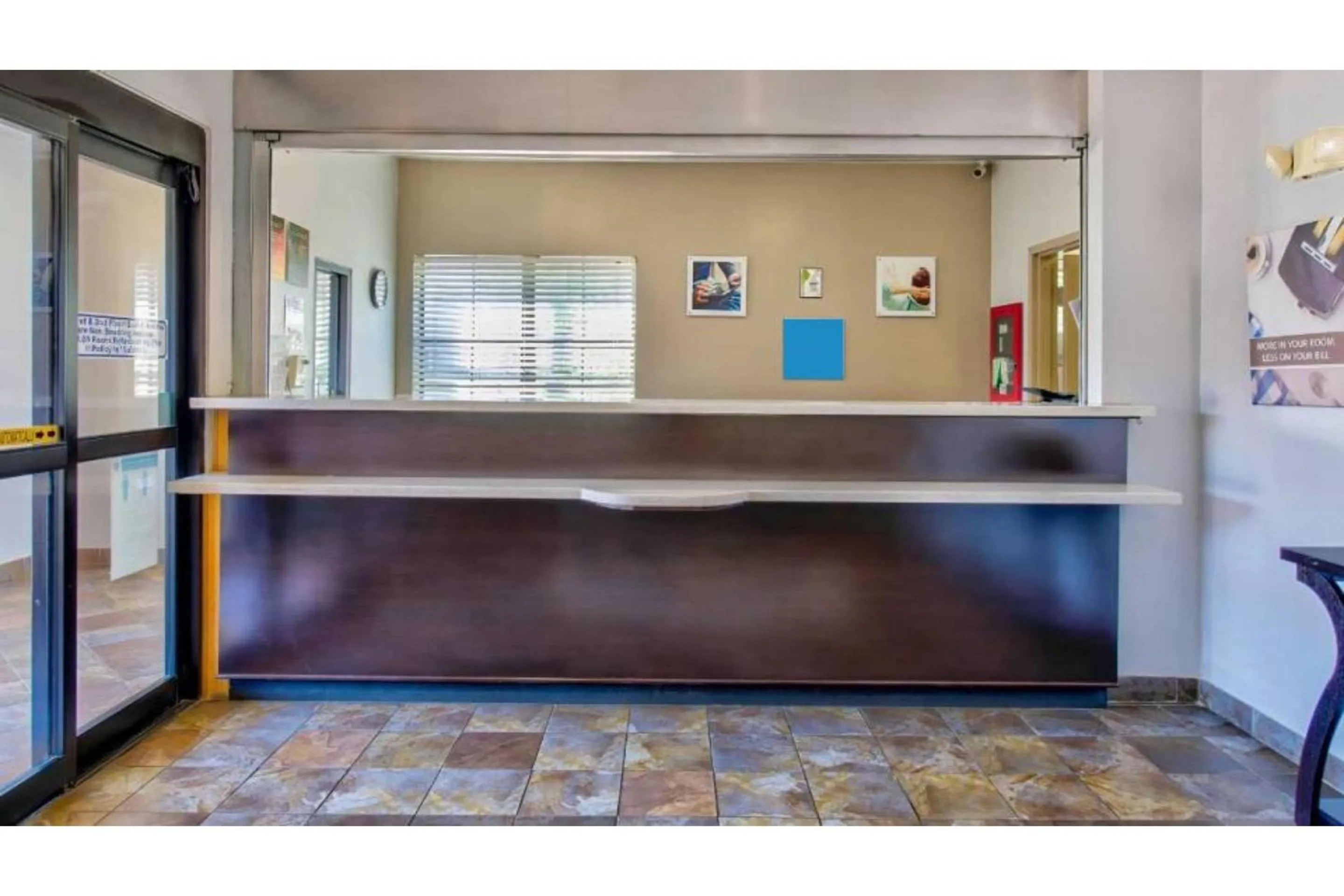 Lobby or reception in OYO Townhouse Beaumont Medical Center Area