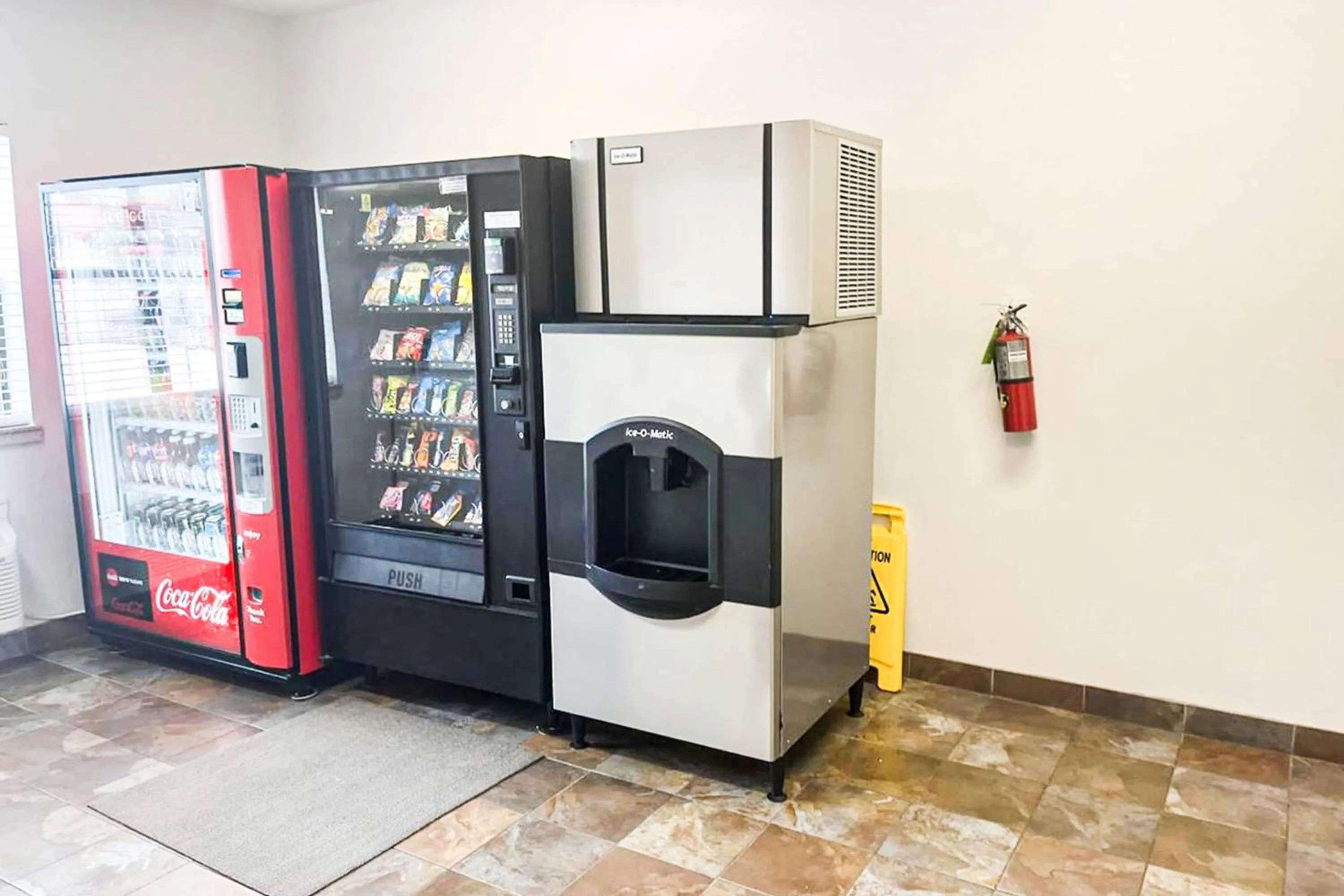 Lobby or reception in OYO Townhouse Beaumont Medical Center Area