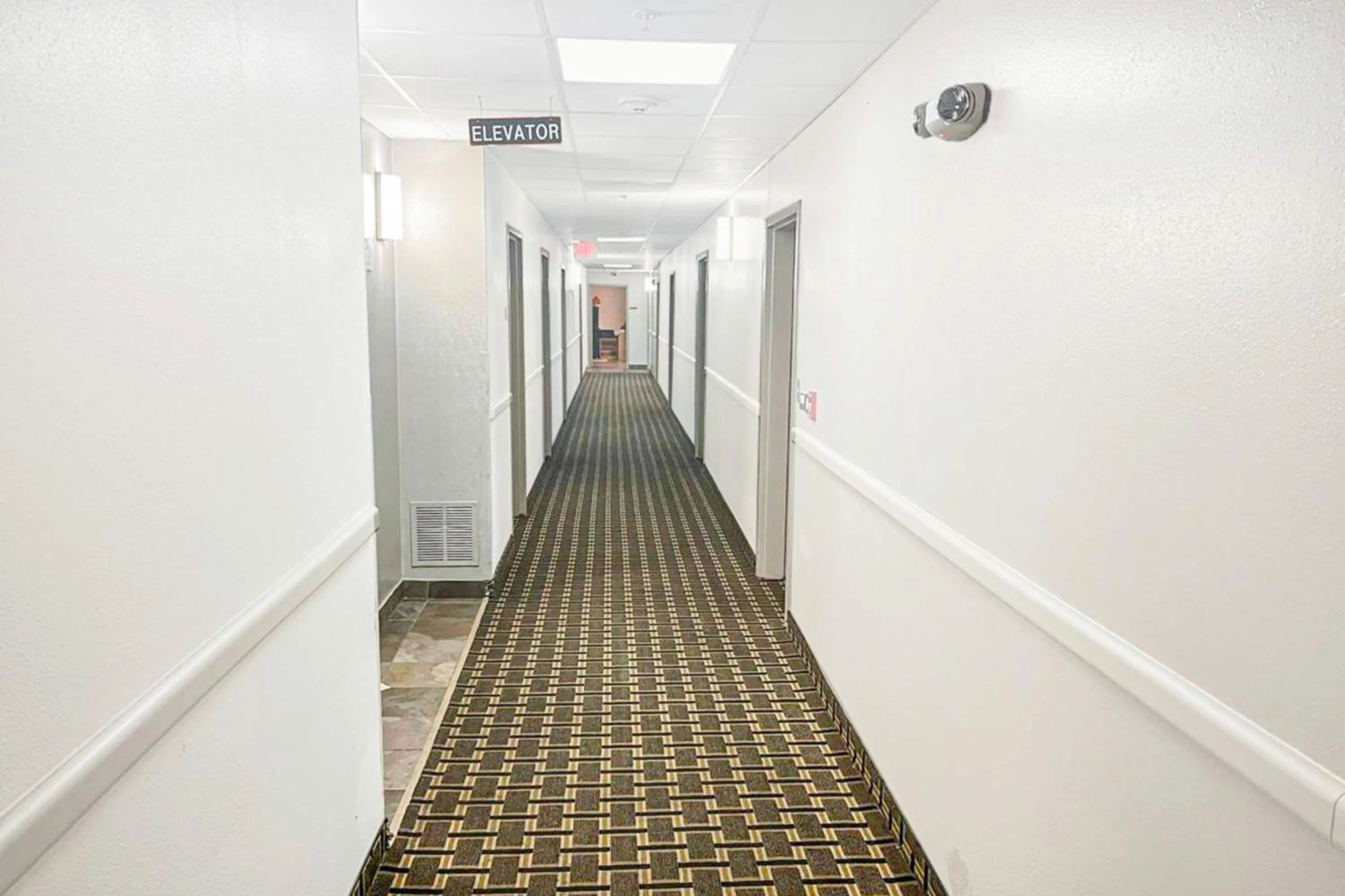 Lobby or reception in OYO Townhouse Beaumont Medical Center Area