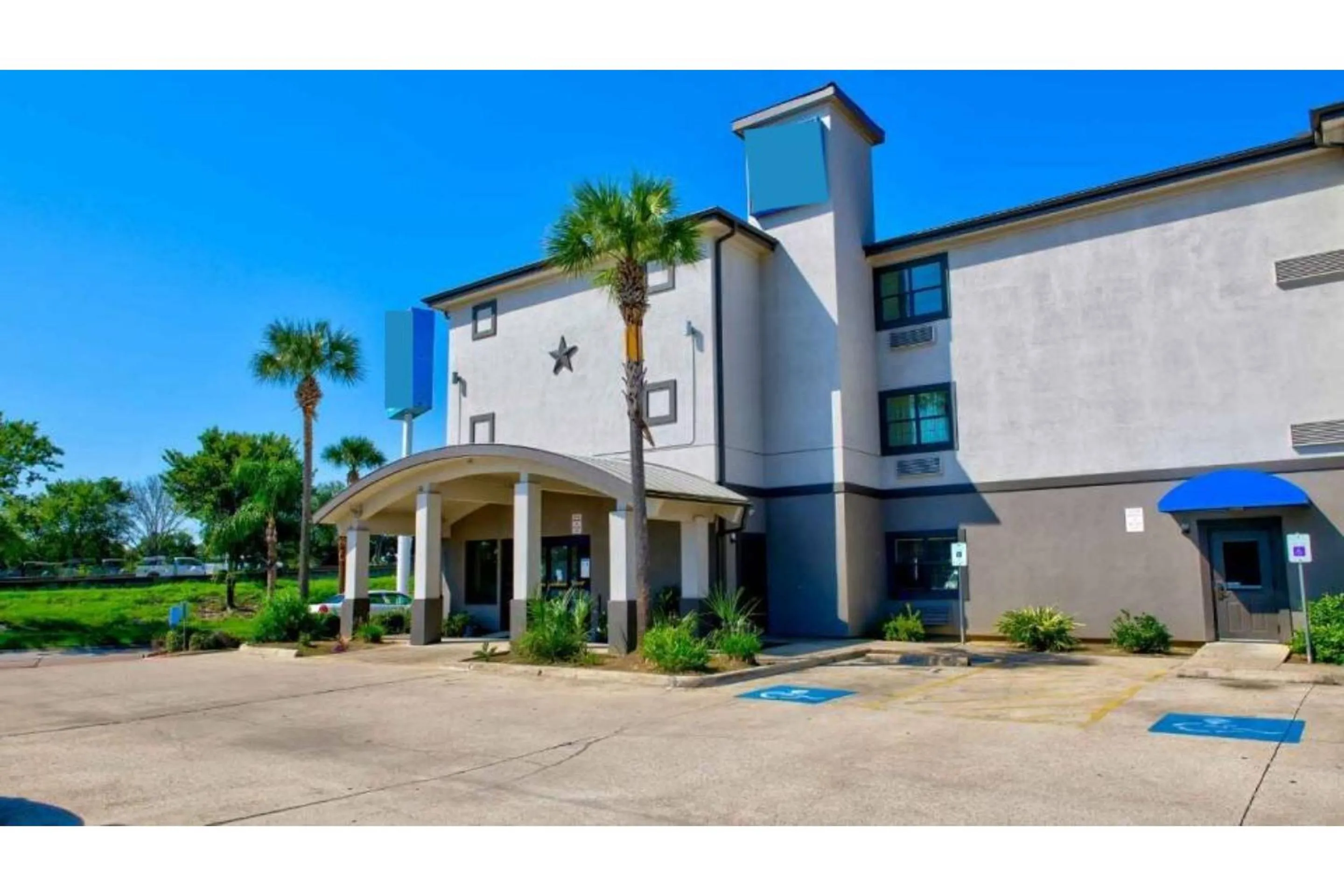 Property Building in Studio 6 Beaumont, TX