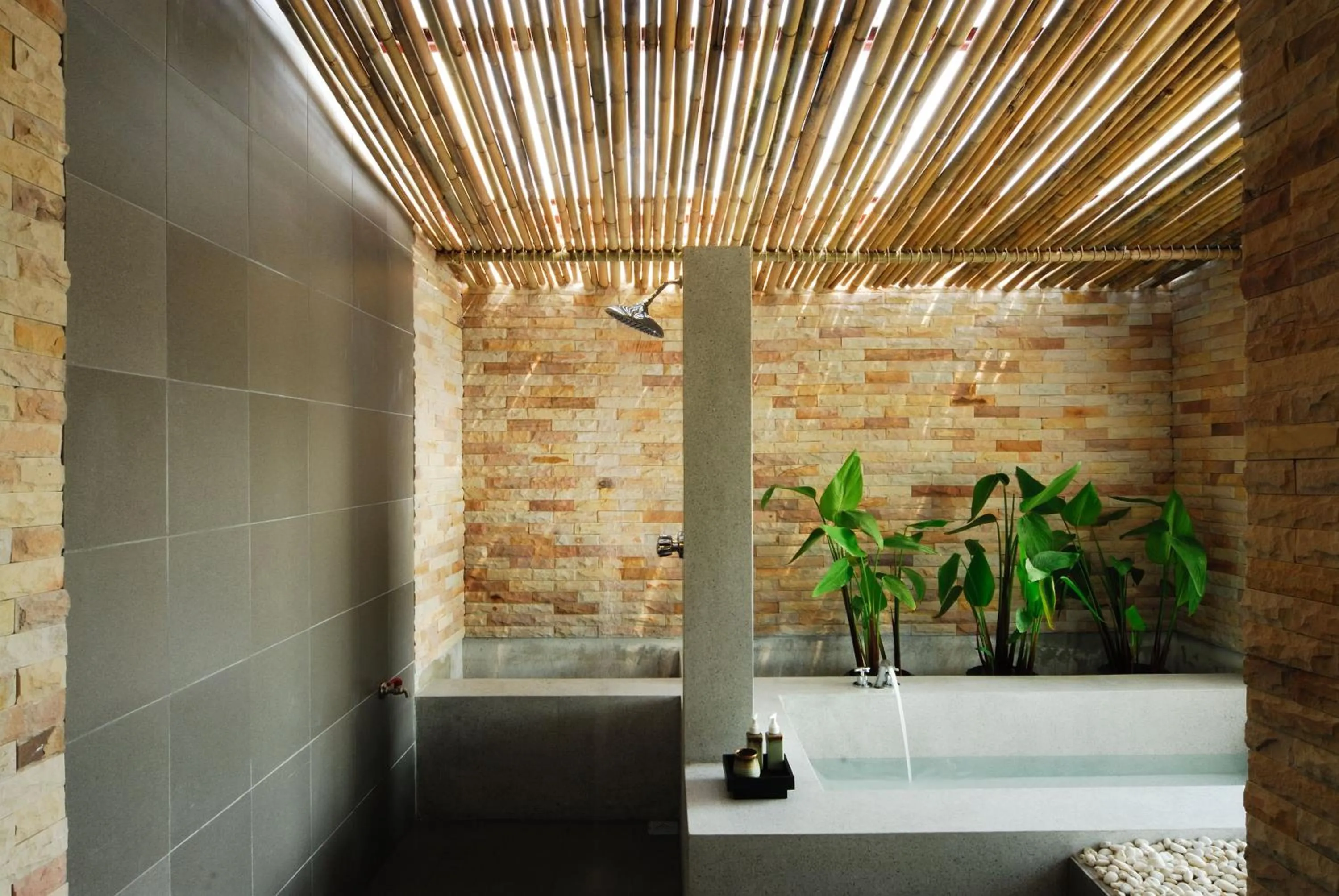 Shower in Sarikantang Resort & Spa, Koh Phangan