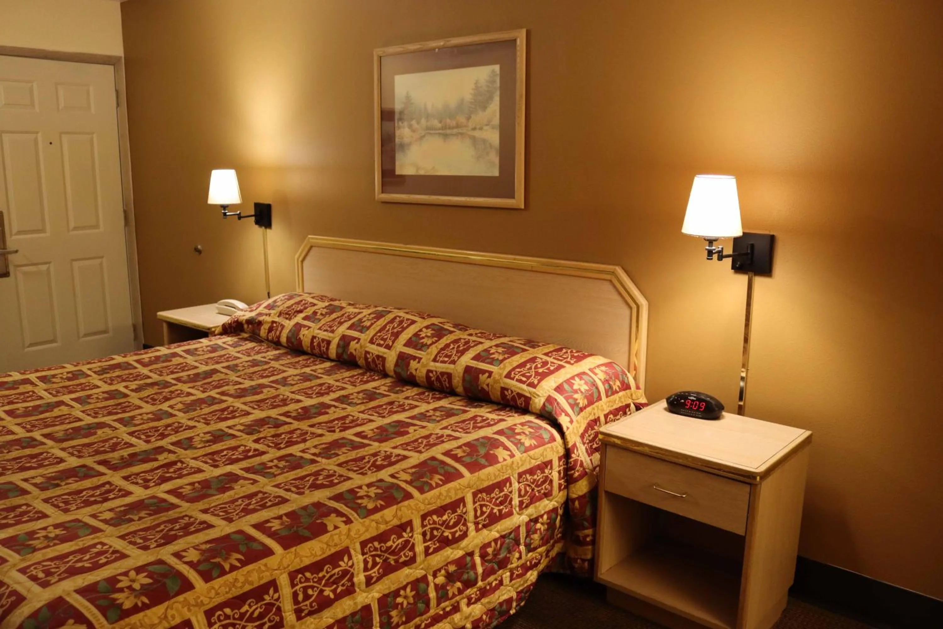 Bed in Tiki Lodge Motel