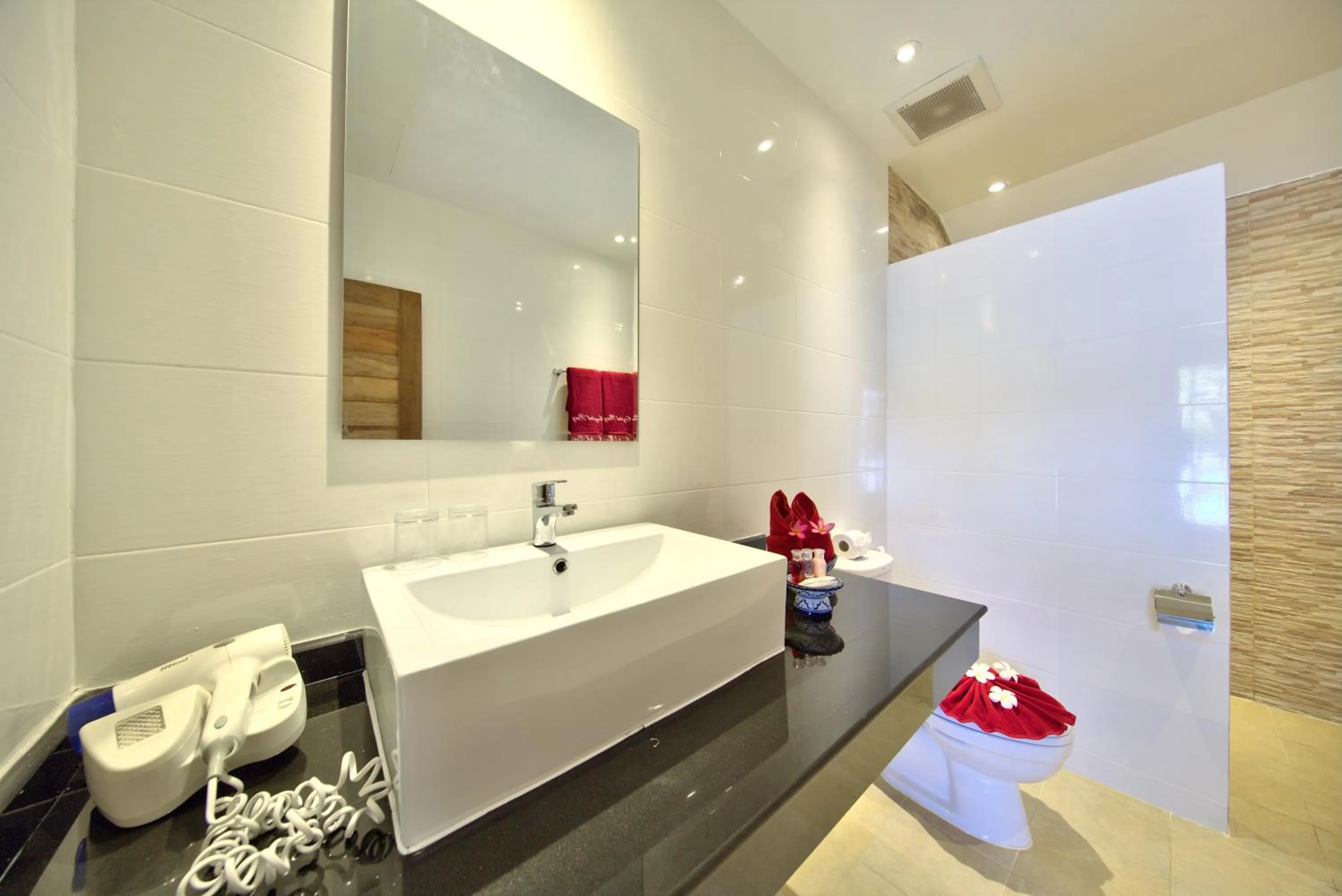 Shower in Crystal Bay Yacht Club Beach Resort