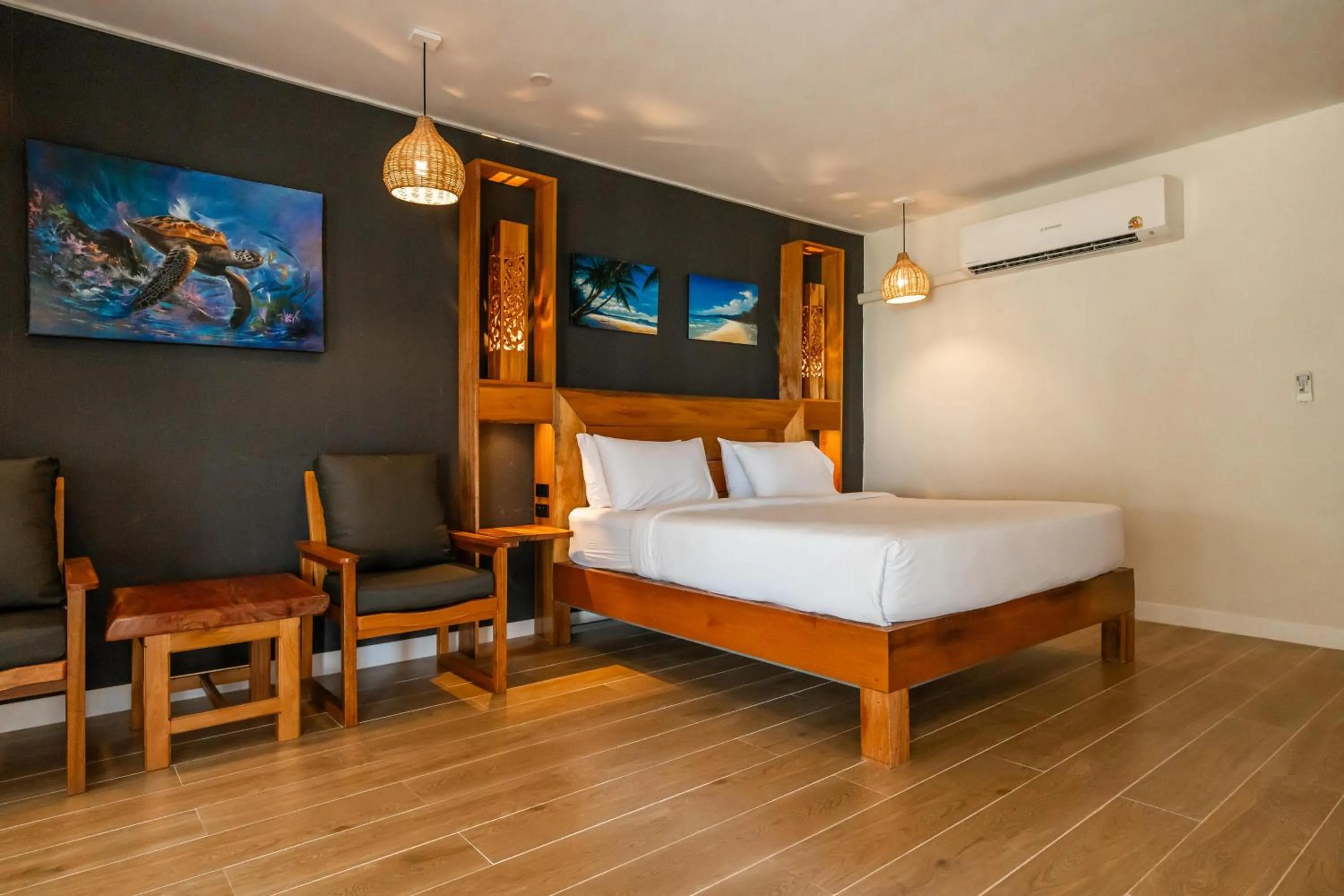 Bedroom, Bed in Crystal Bay Yacht Club Beach Resort