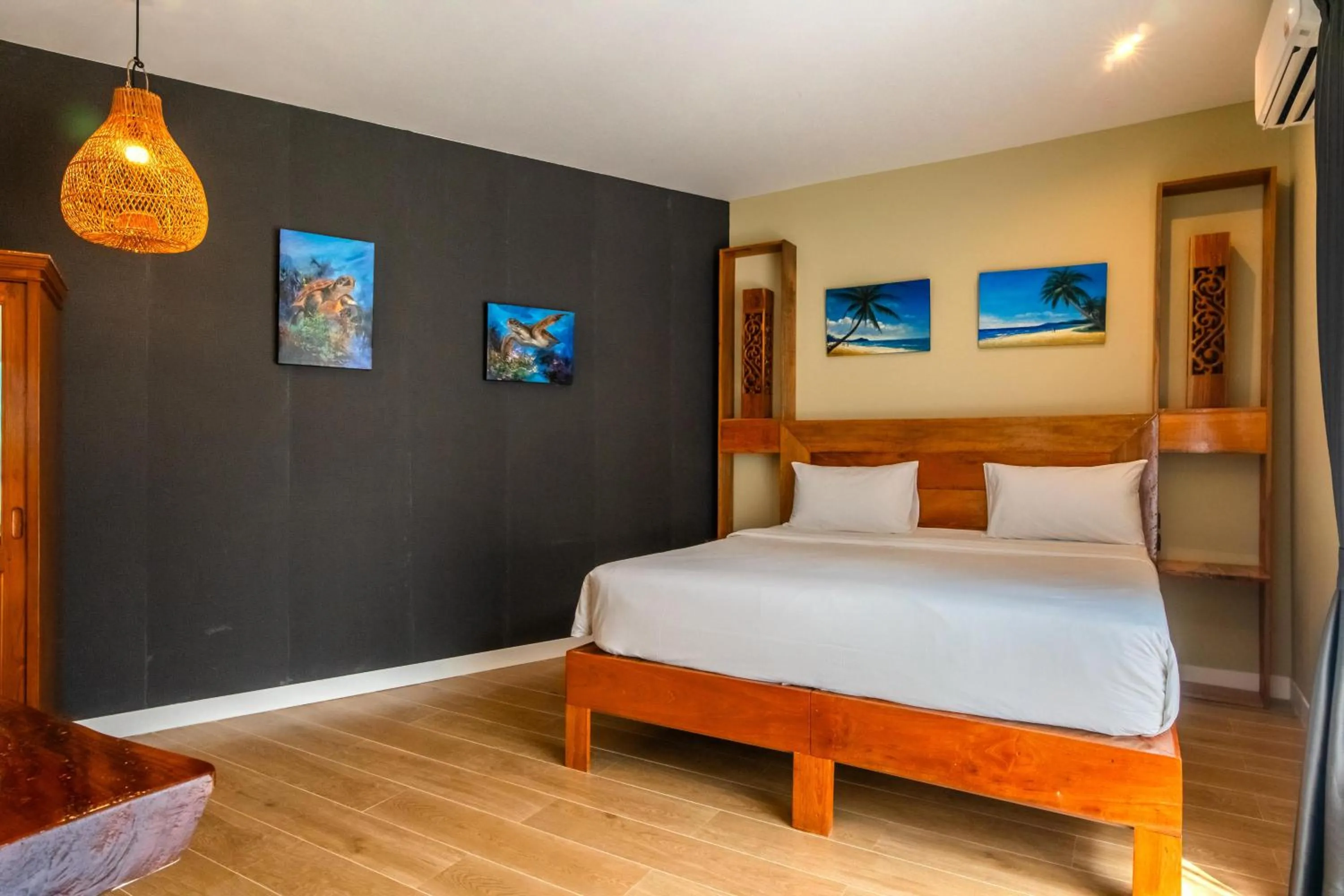 Bed in Crystal Bay Yacht Club Beach Resort