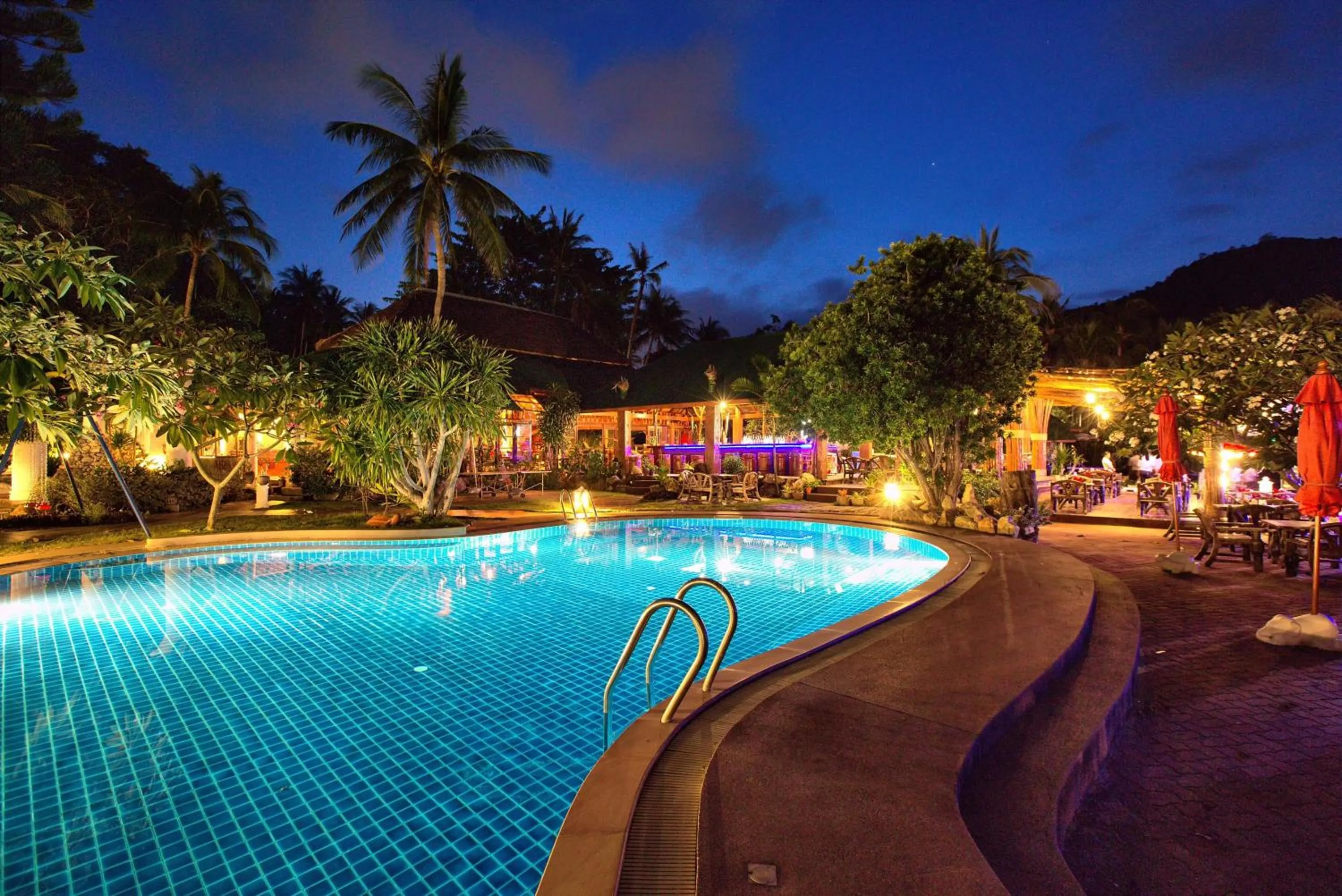 Swimming pool in Crystal Bay Yacht Club Beach Resort
