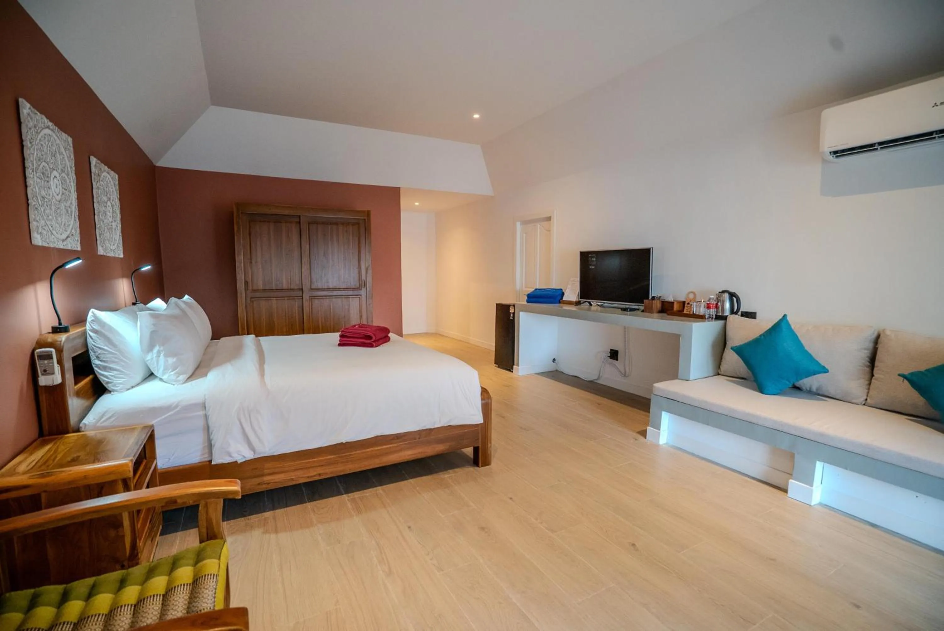 Photo of the whole room, Bed in Crystal Bay Yacht Club Beach Resort