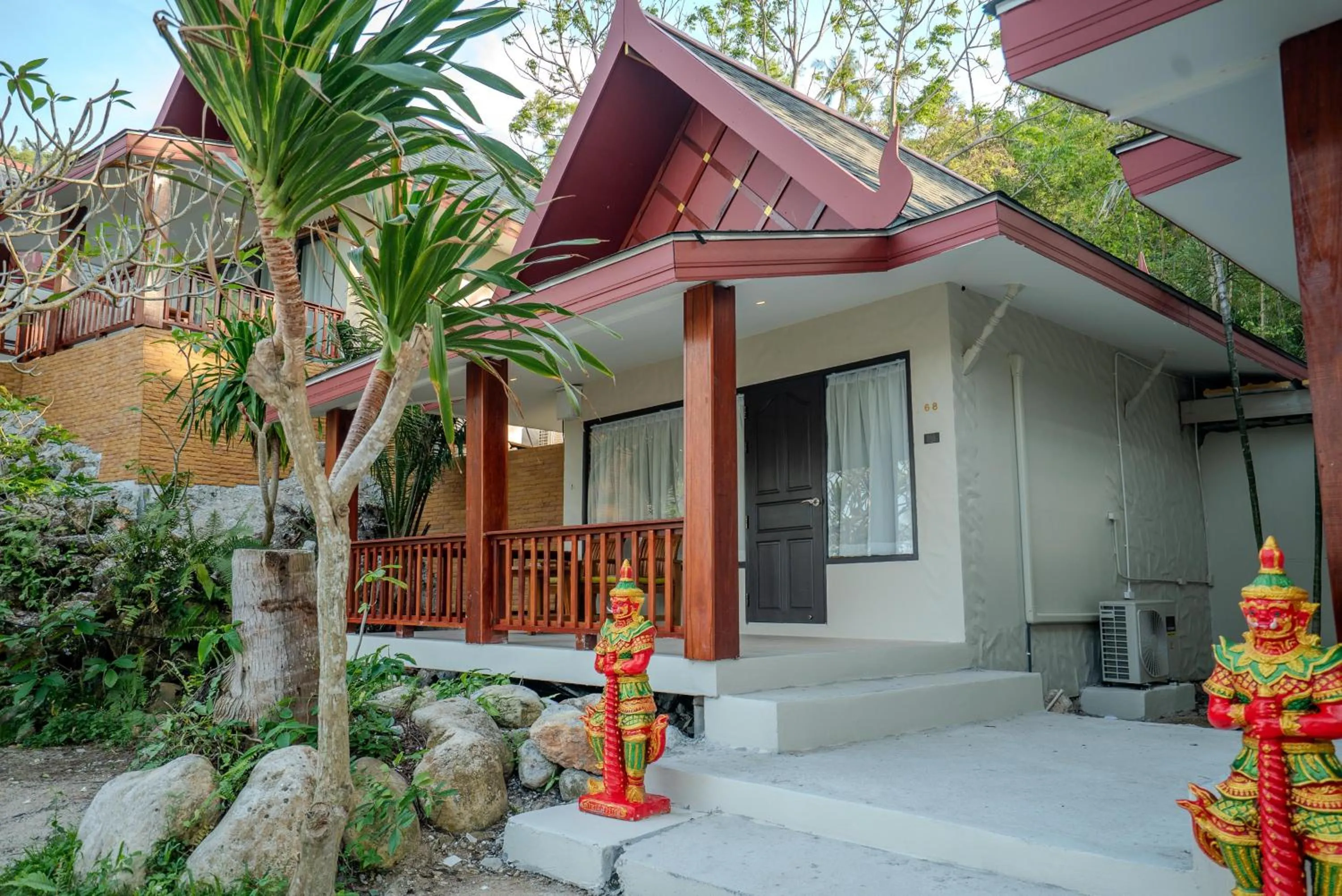 Property building in Crystal Bay Yacht Club Beach Resort