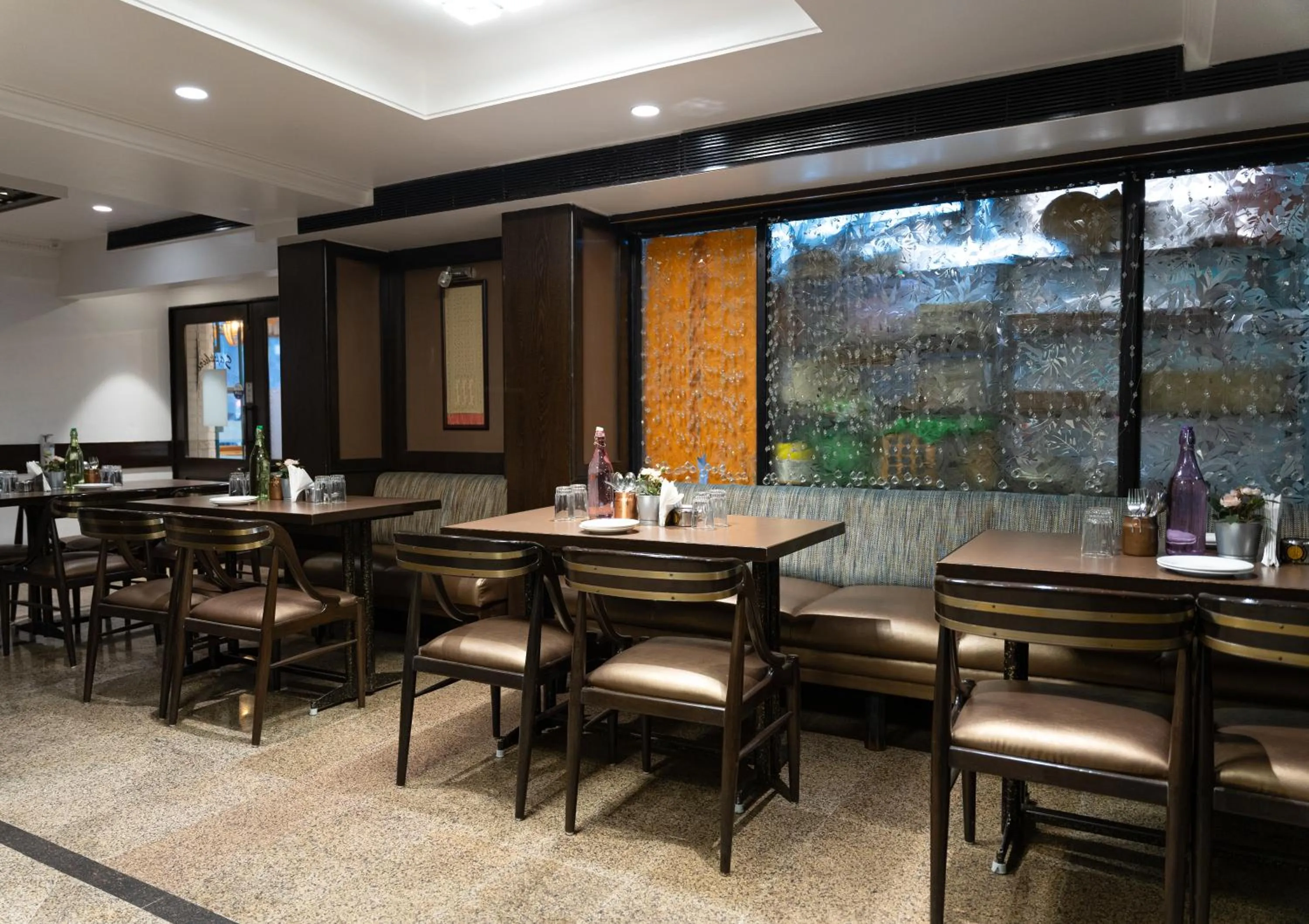 Restaurant/places to eat in Regenta Place The Emerald