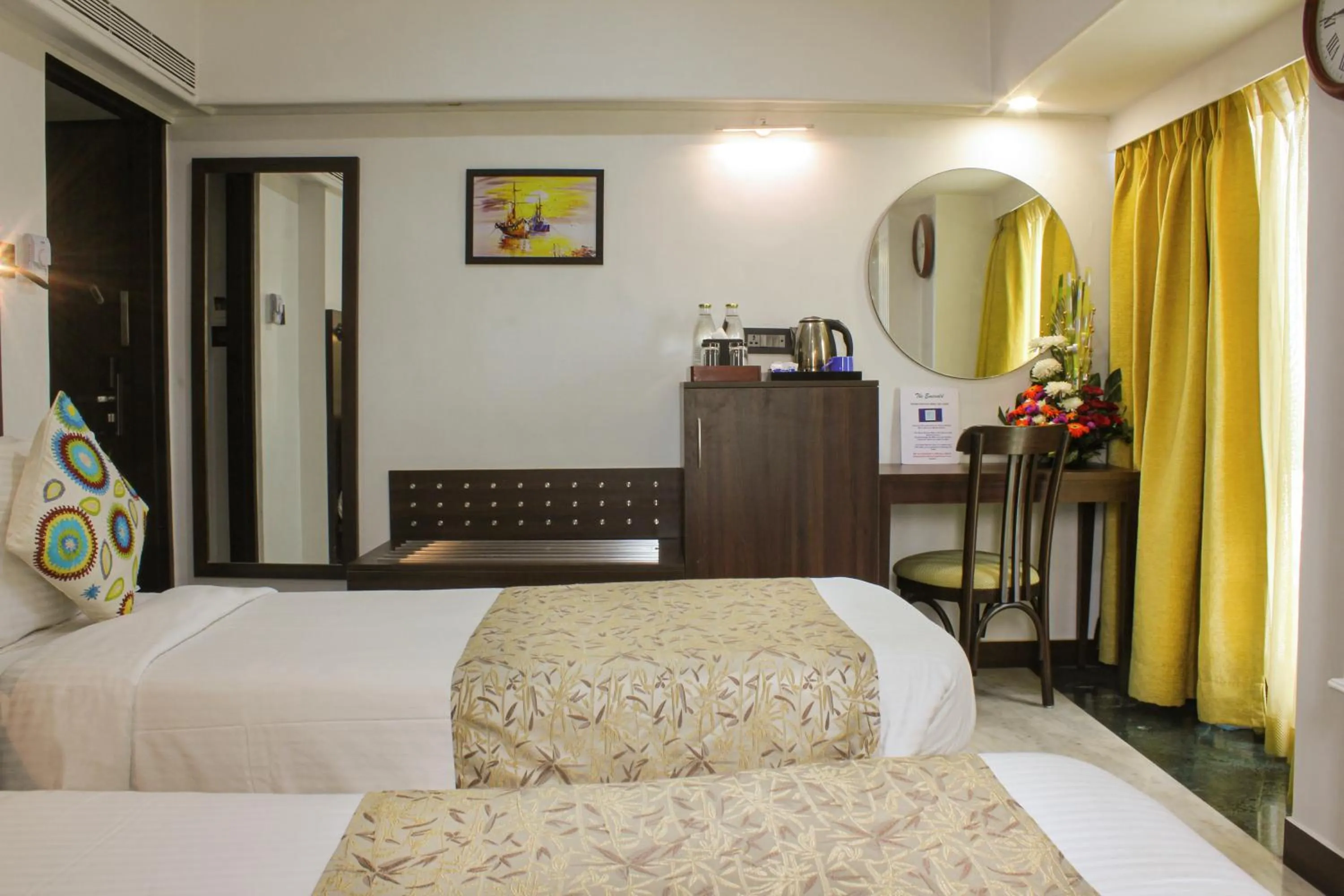 Photo of the whole room, Bed in Regenta Place The Emerald