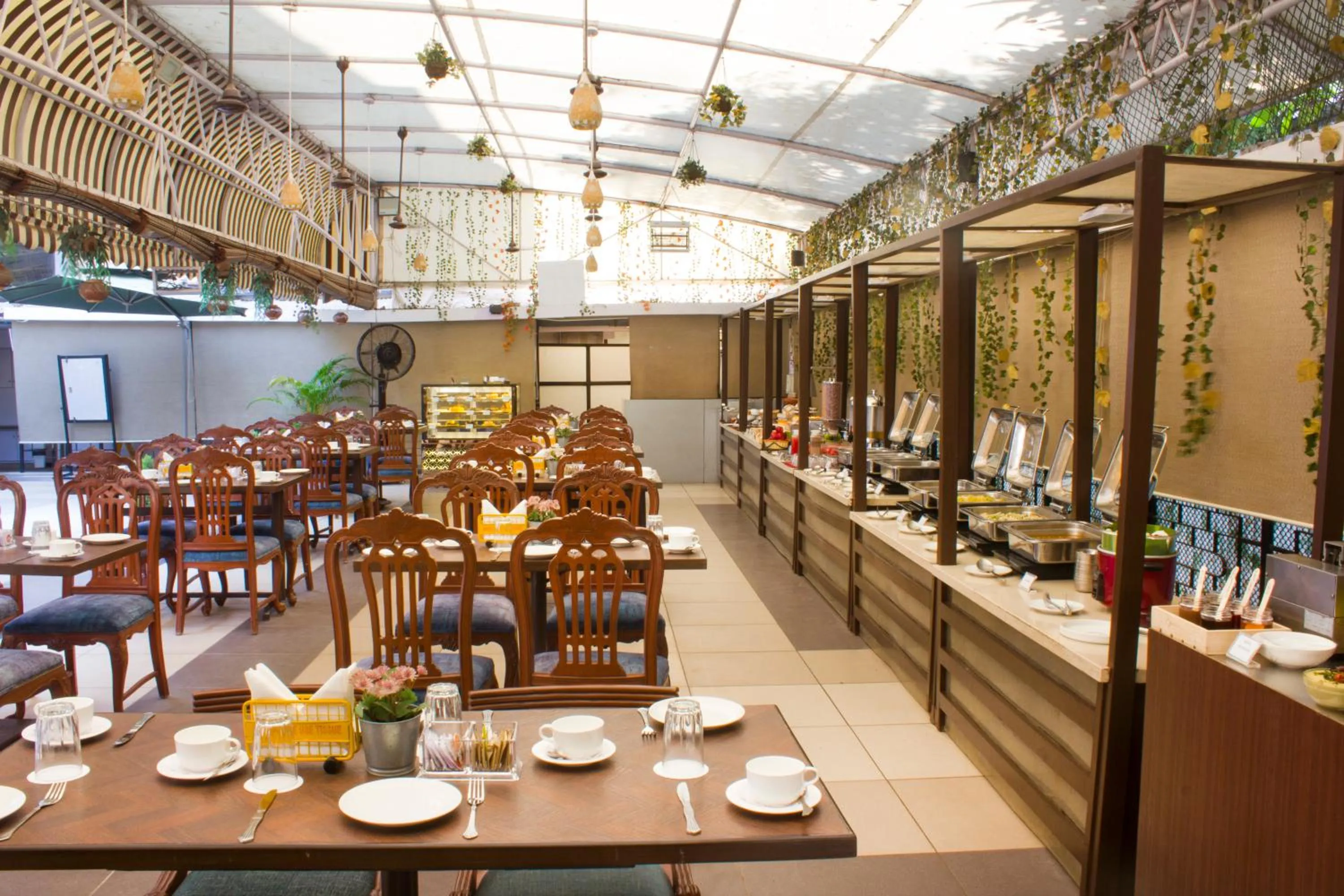 Restaurant/places to eat in Regenta Place The Emerald