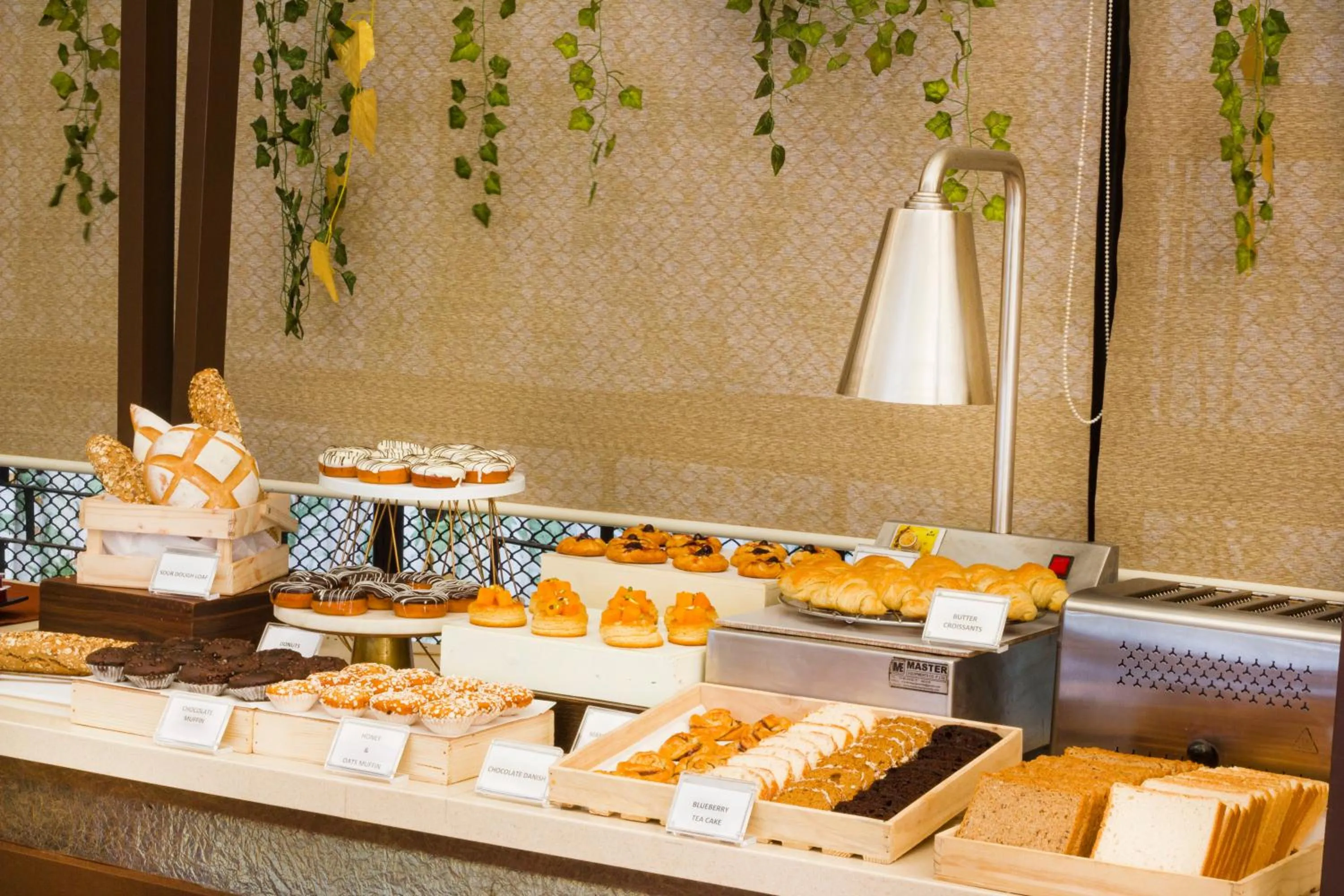 Food and drinks in Regenta Place The Emerald