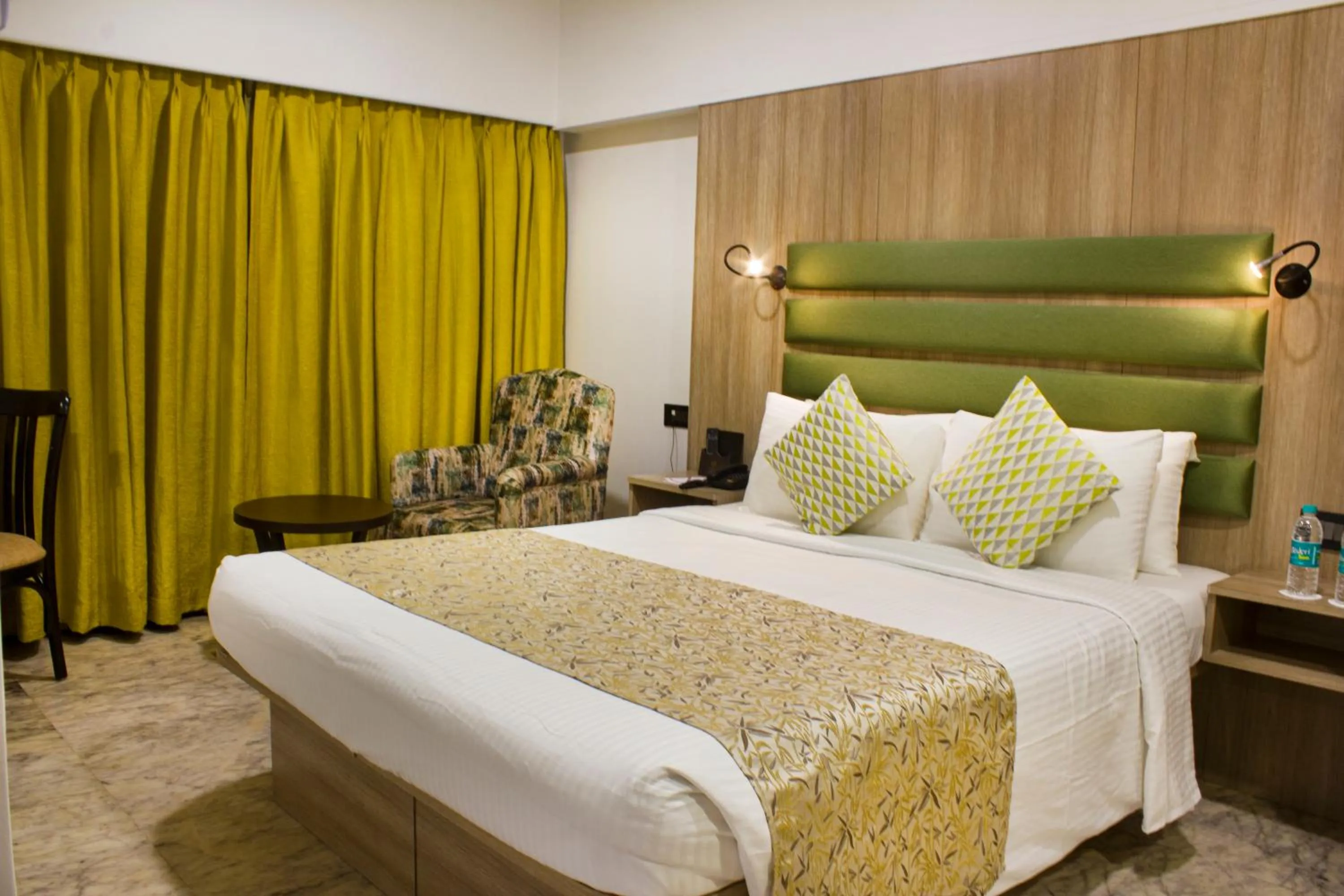 Photo of the whole room, Bed in Regenta Place The Emerald