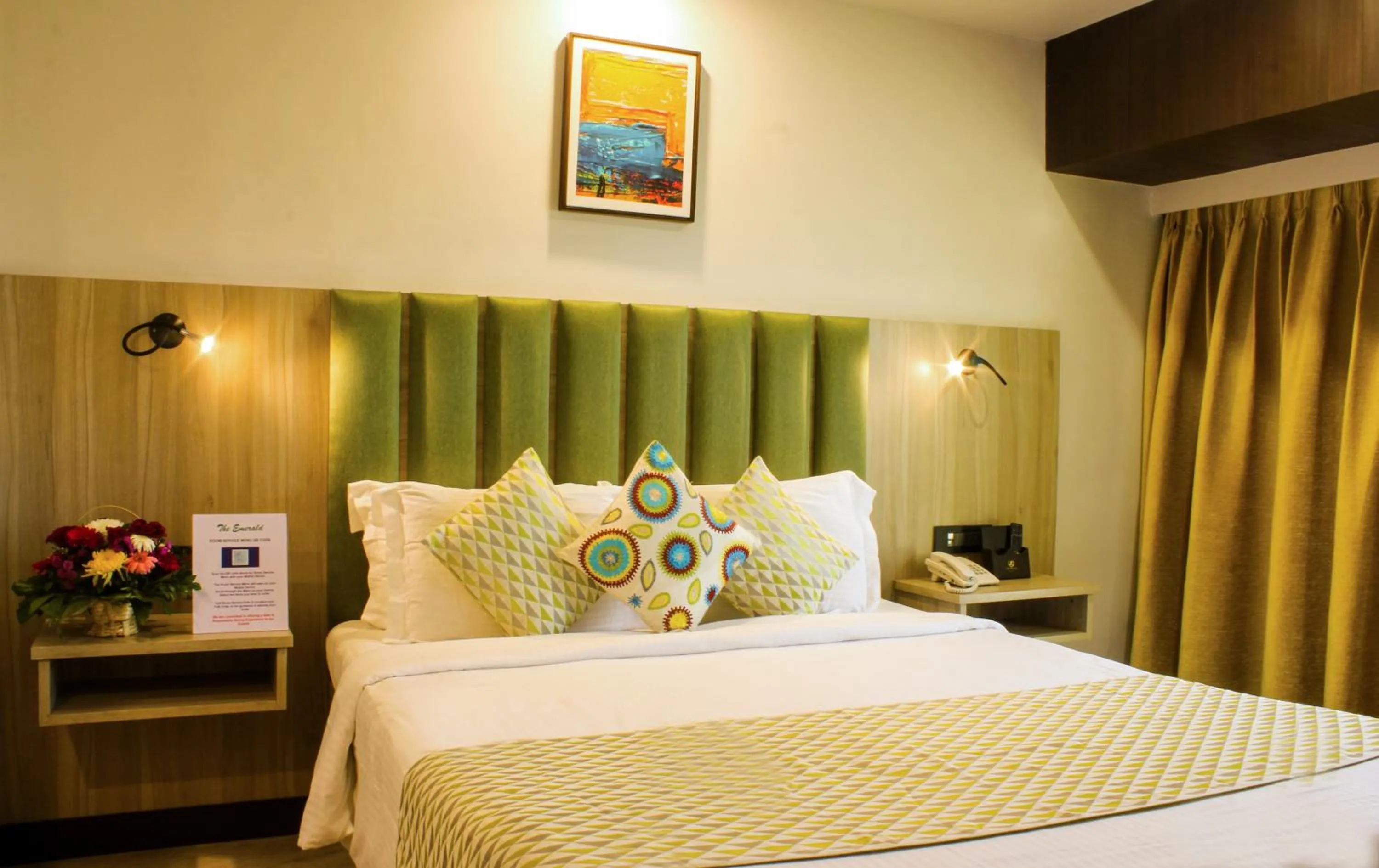 Photo of the whole room, Bed in Regenta Place The Emerald