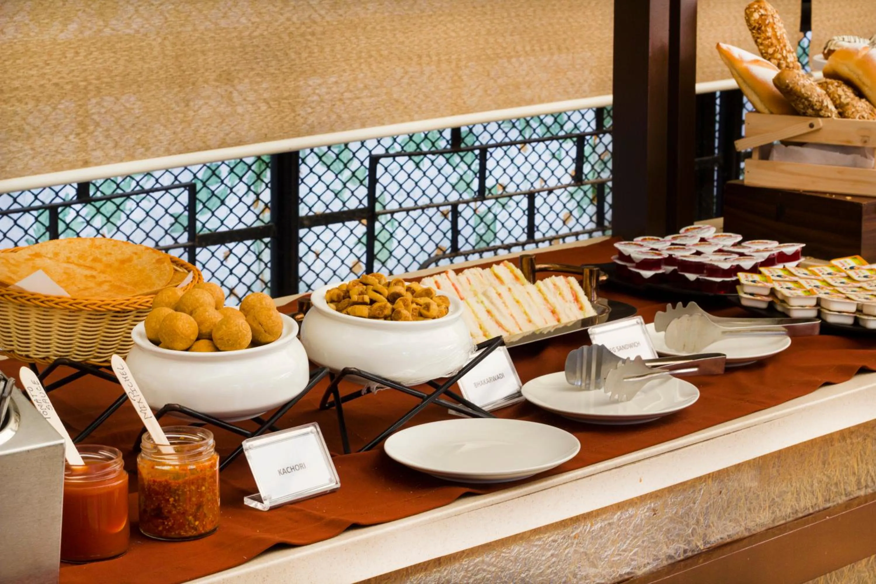 Food and drinks in Regenta Place The Emerald