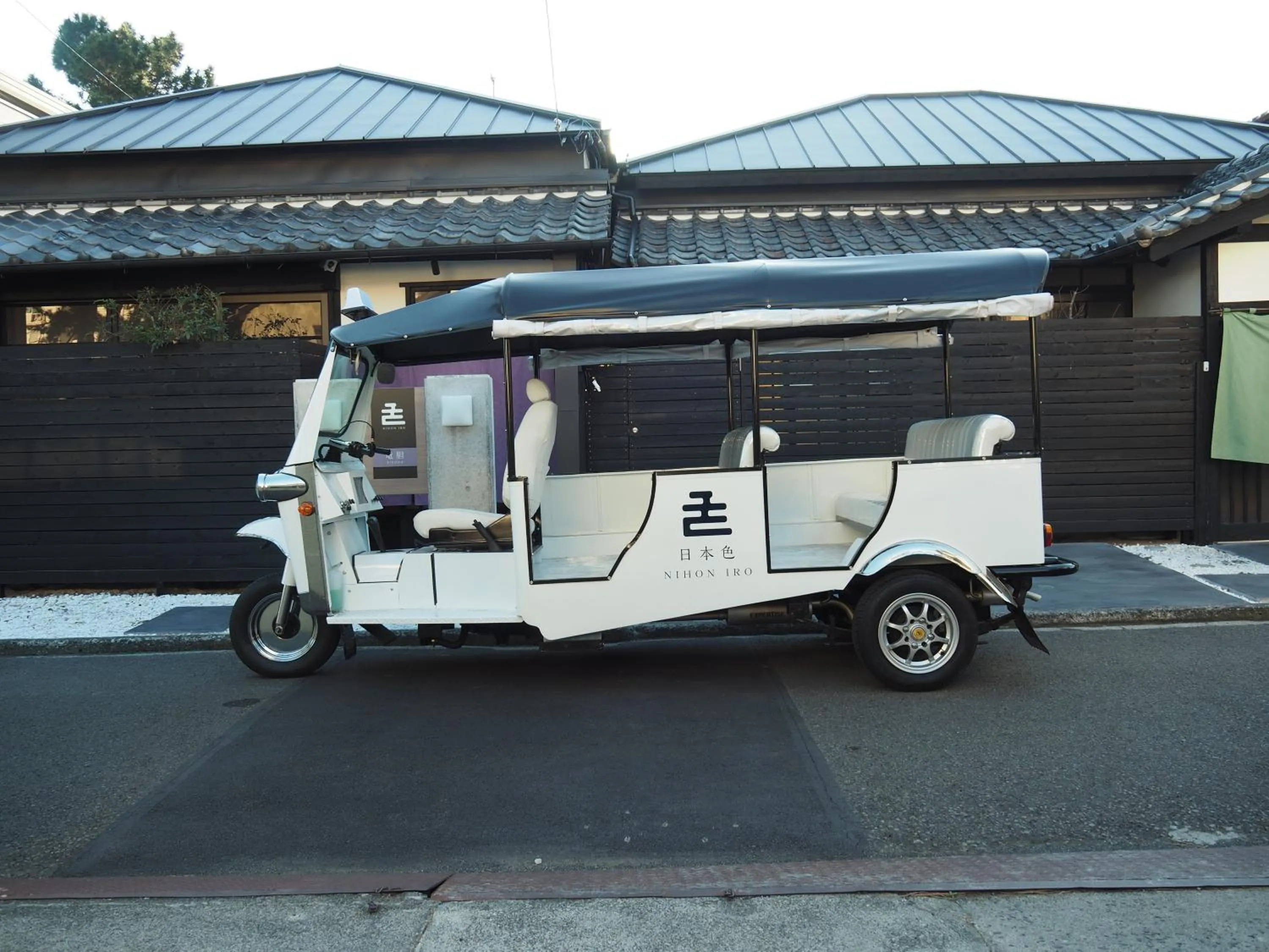 Facade/entrance in Nihon Iro