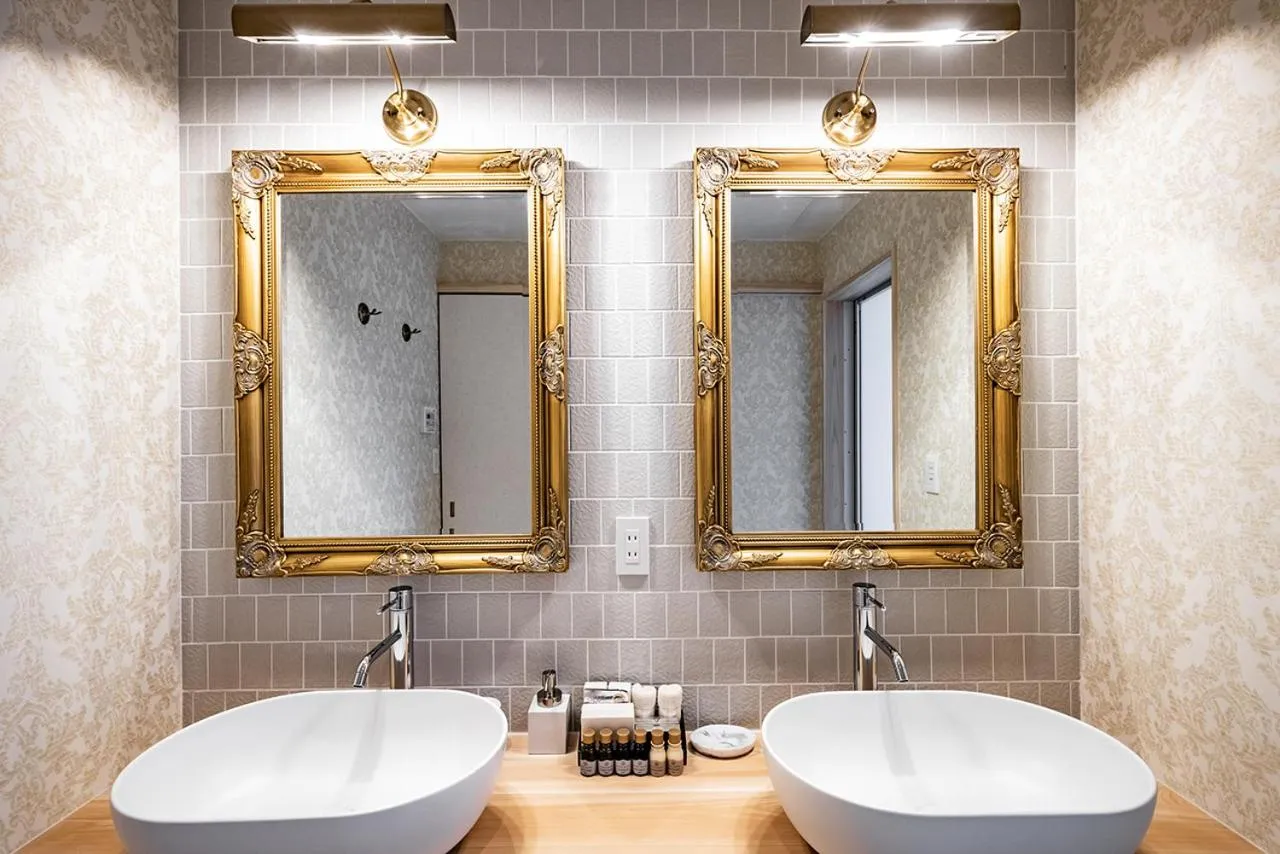 Bathroom in Nihon Iro