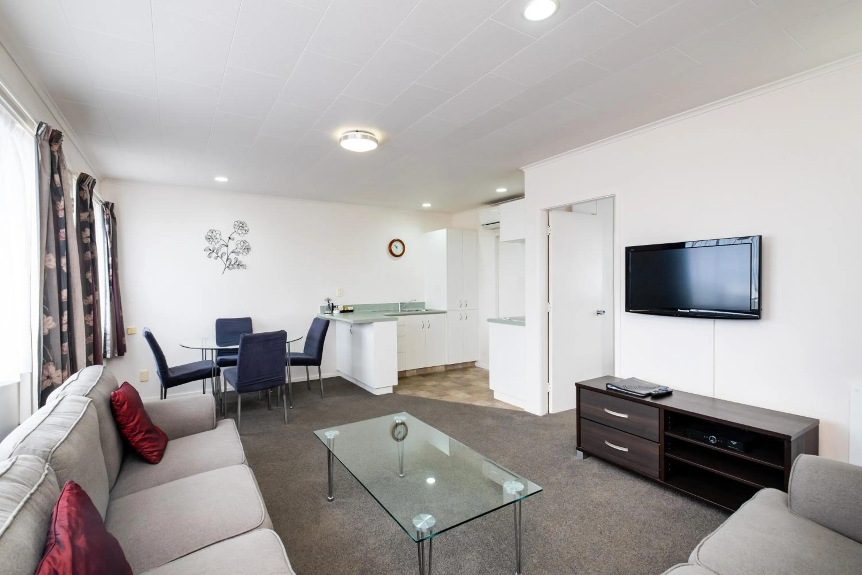 Living room in Chevron Motel