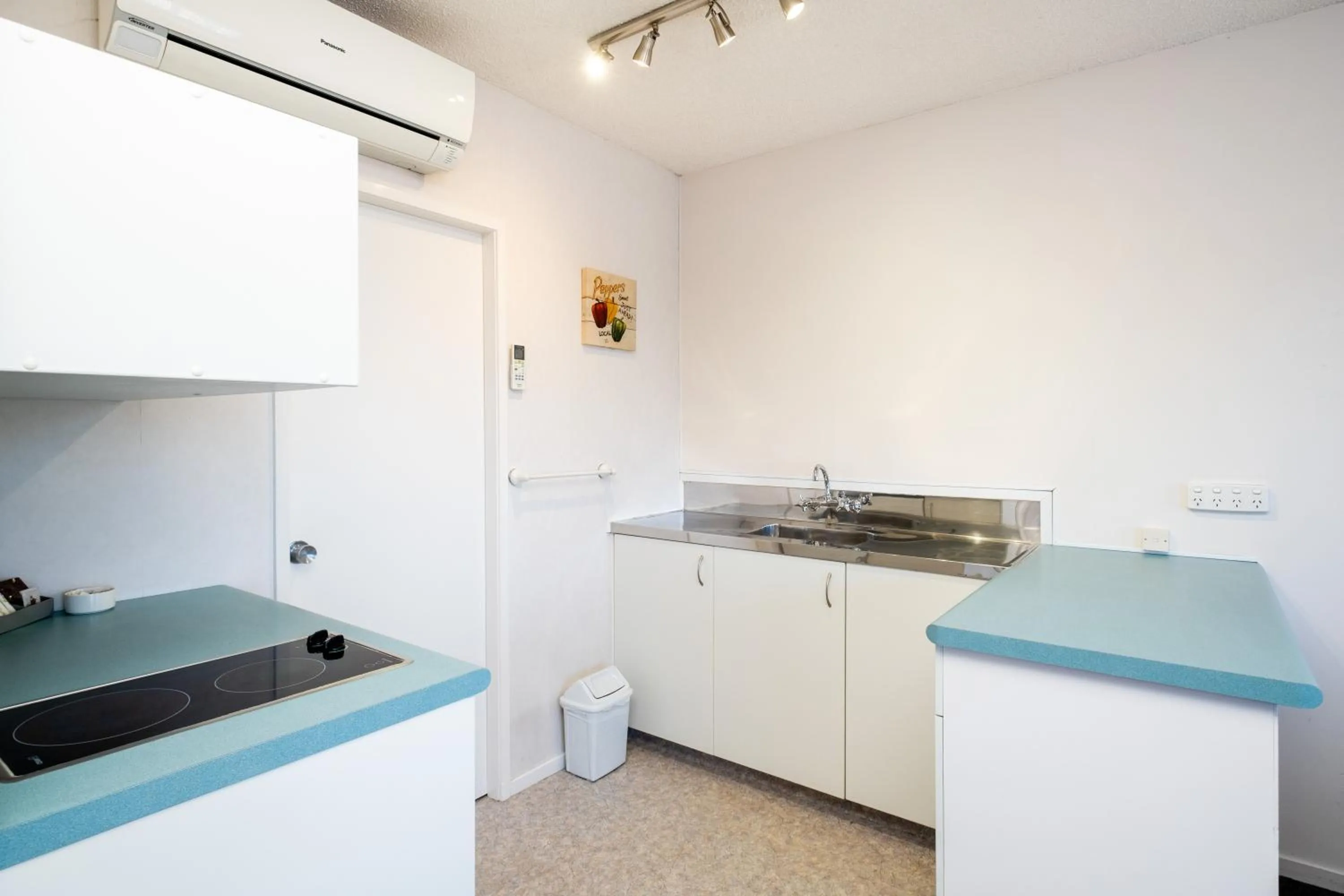 Kitchen or kitchenette in Chevron Motel