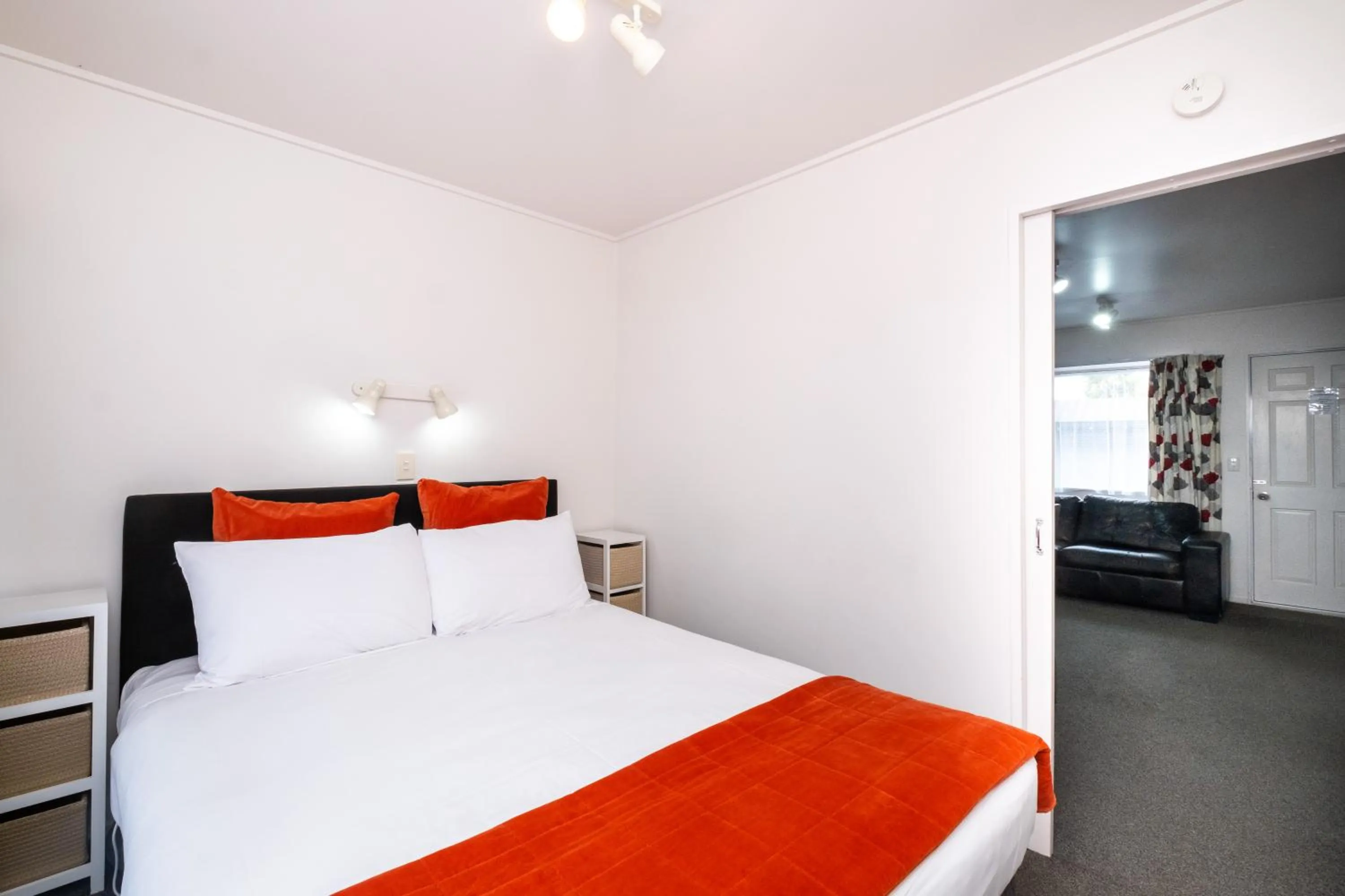 Bedroom, Bed in Chevron Motel