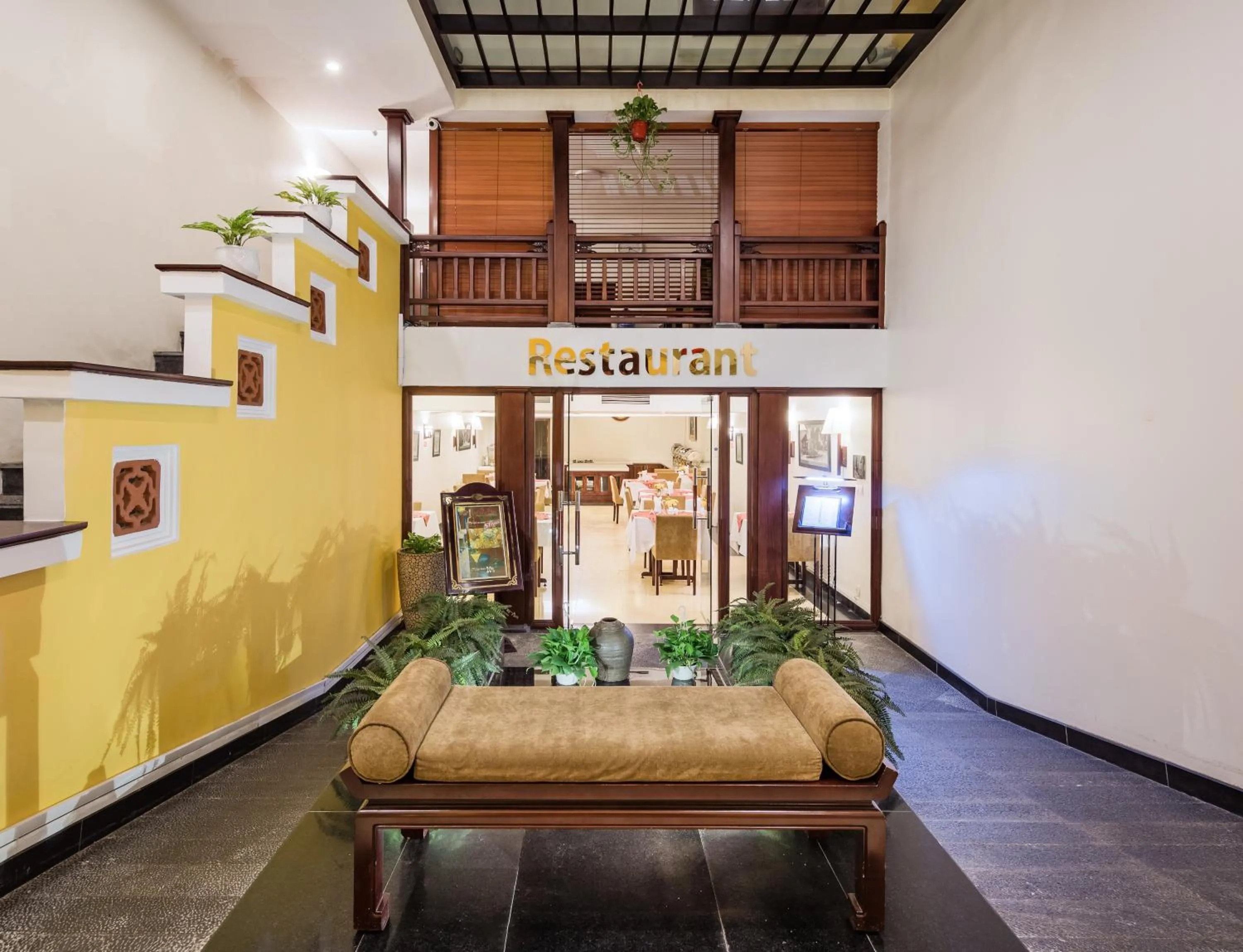 Restaurant/places to eat in La Dolce Vita Hotel