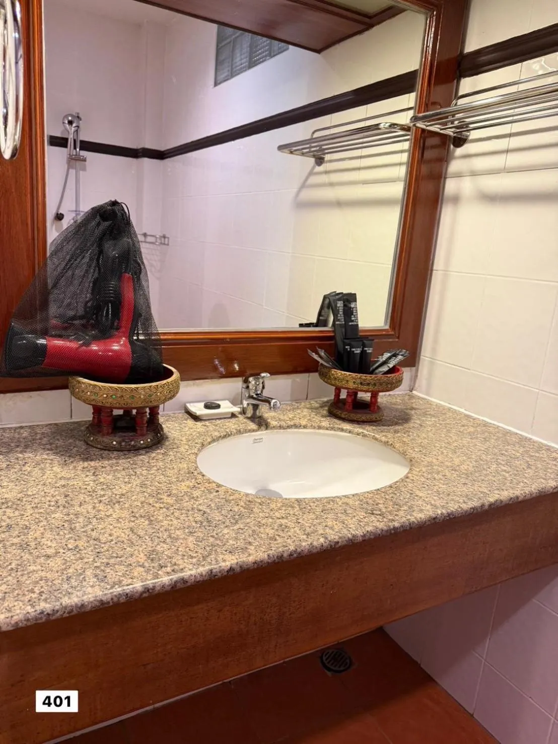 Toilet in Royal Phawadee Village Patong - 2 Minutes walk to the beach