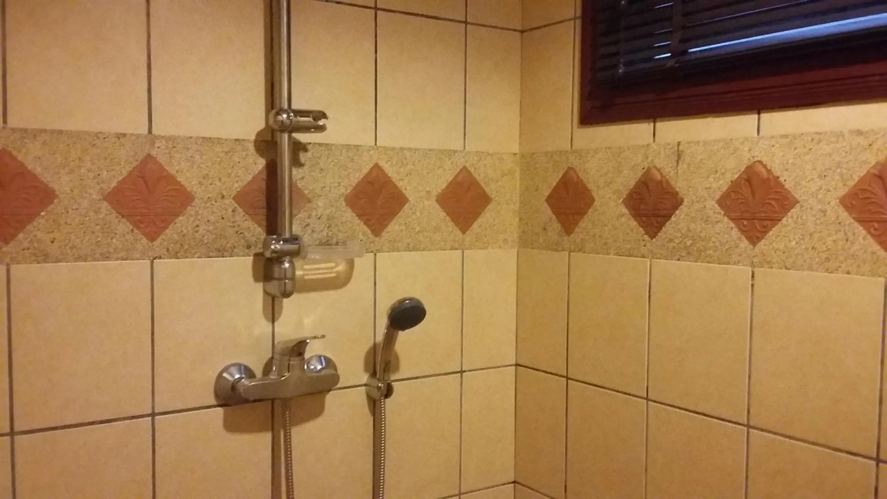 Shower in Royal Phawadee Village Patong - 2 Minutes walk to the beach