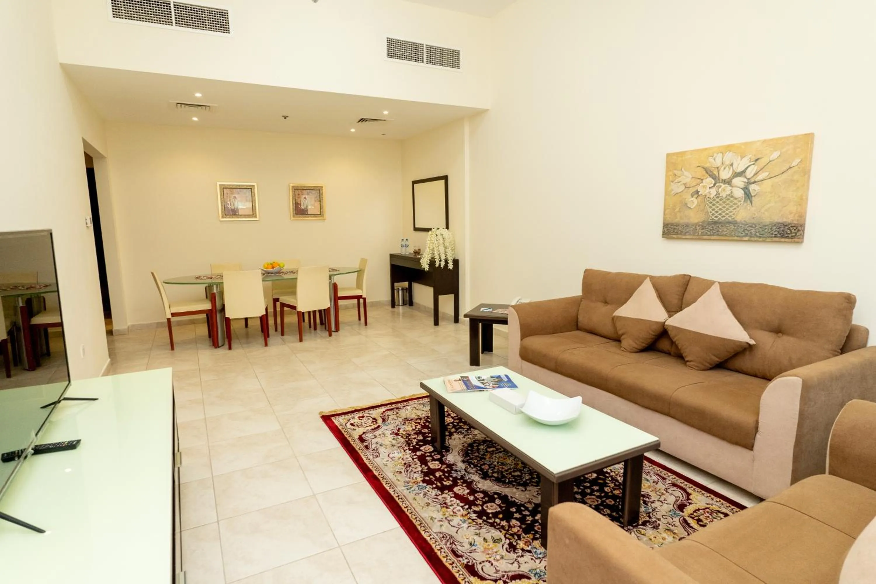 Living room in Al Raya Hotel Apartments