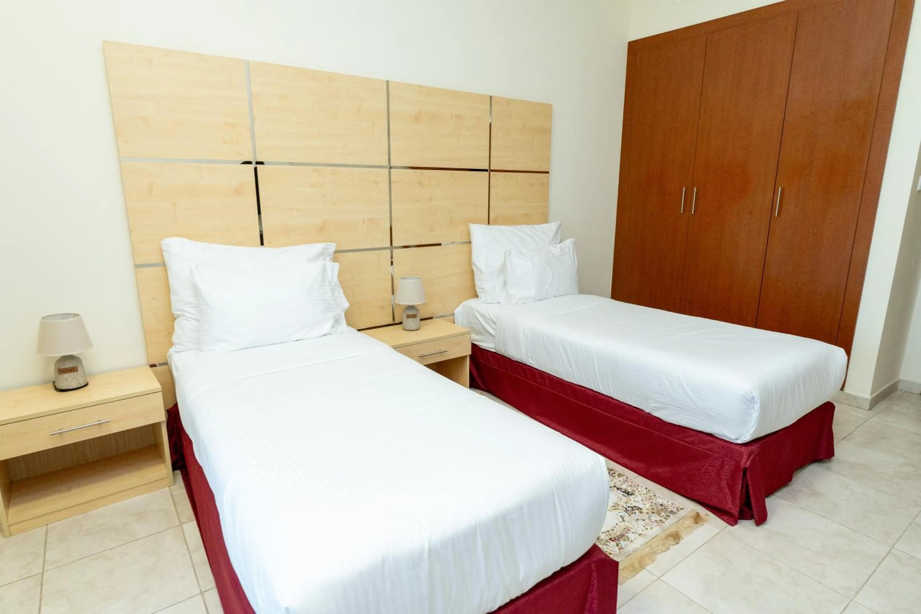 Bedroom, Bed in Al Raya Hotel Apartments