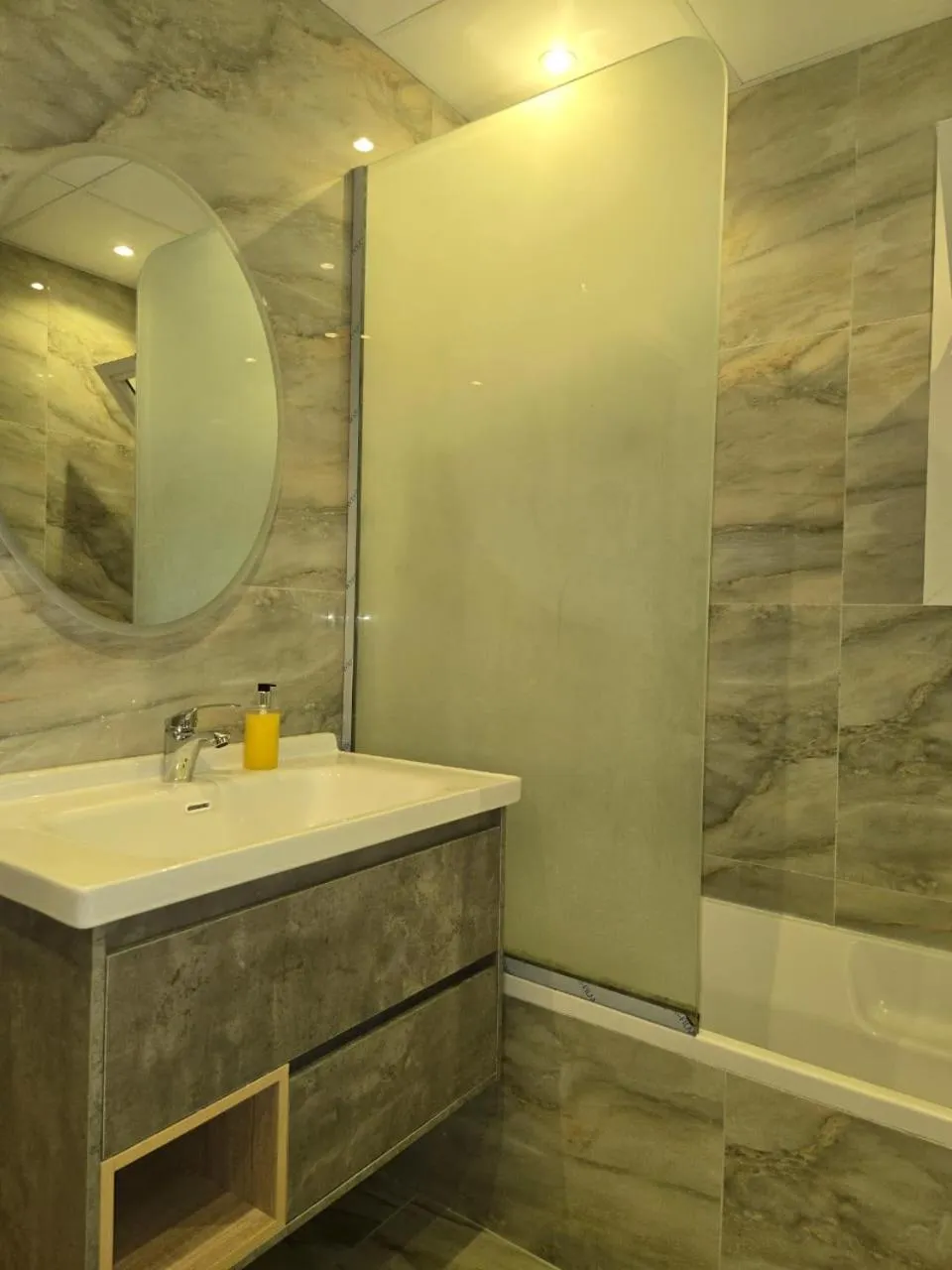 Bathroom in Al Raya Hotel Apartments