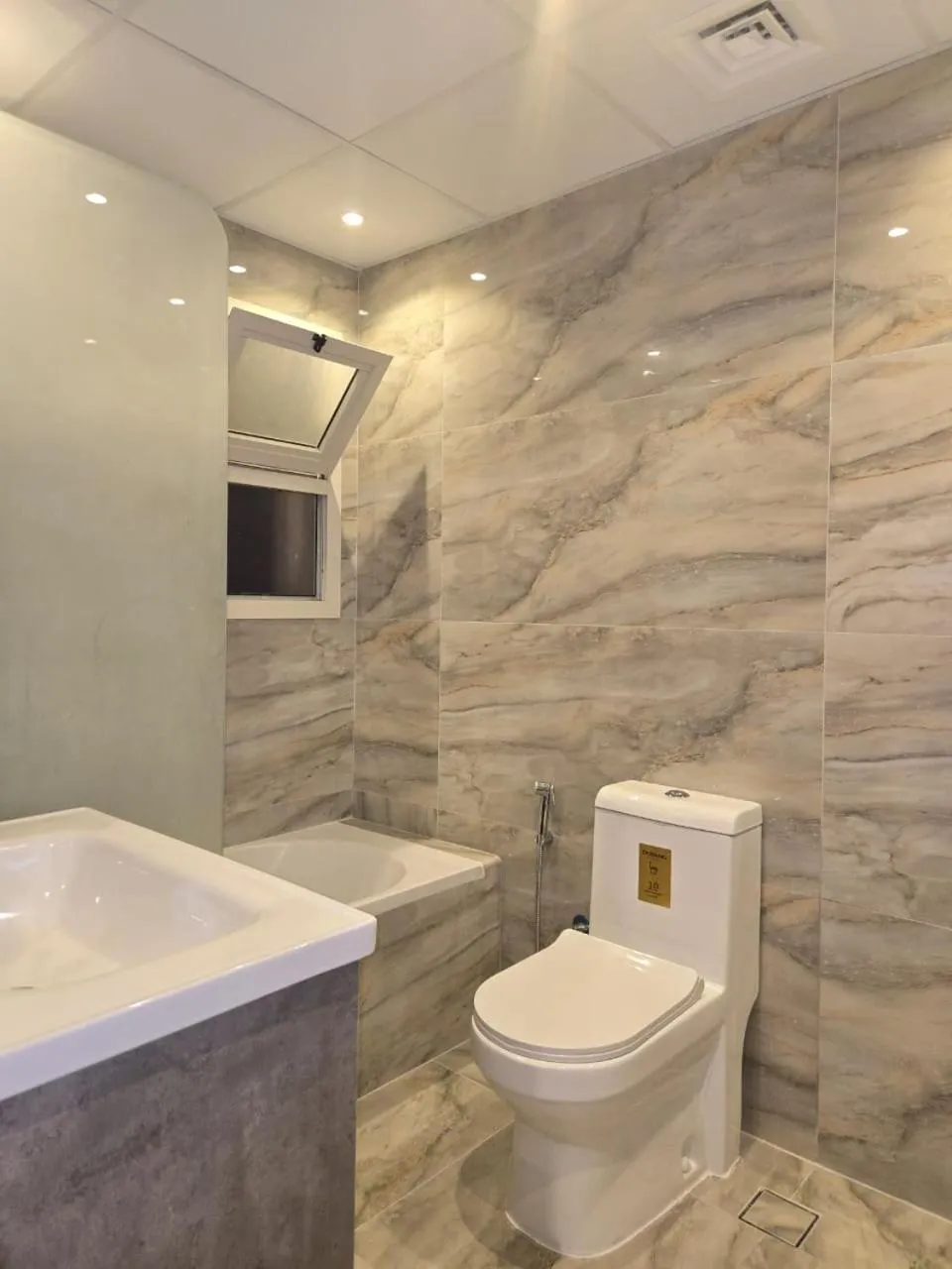 Shower in Al Raya Hotel Apartments