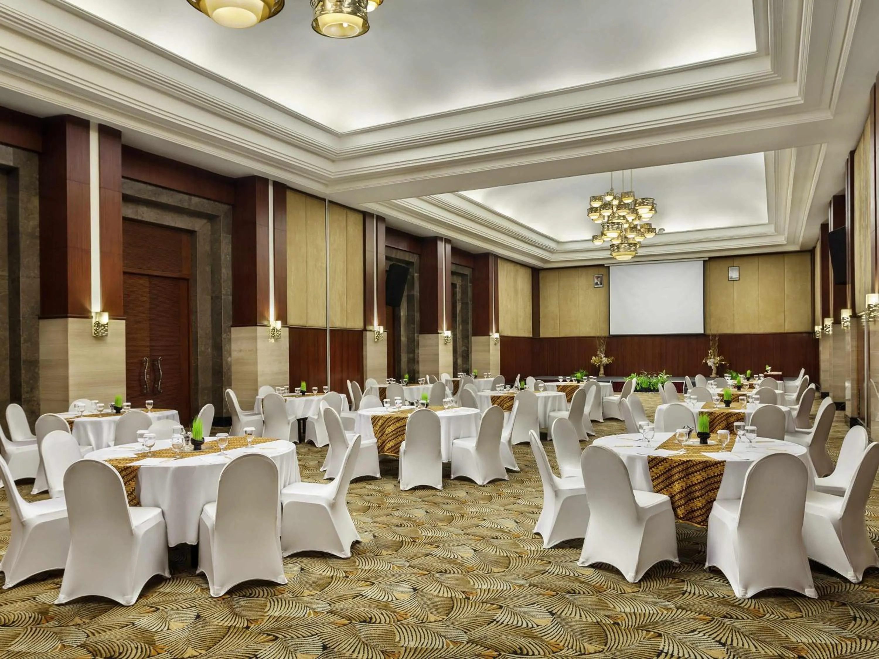 Meeting/conference room in Novotel Semarang
