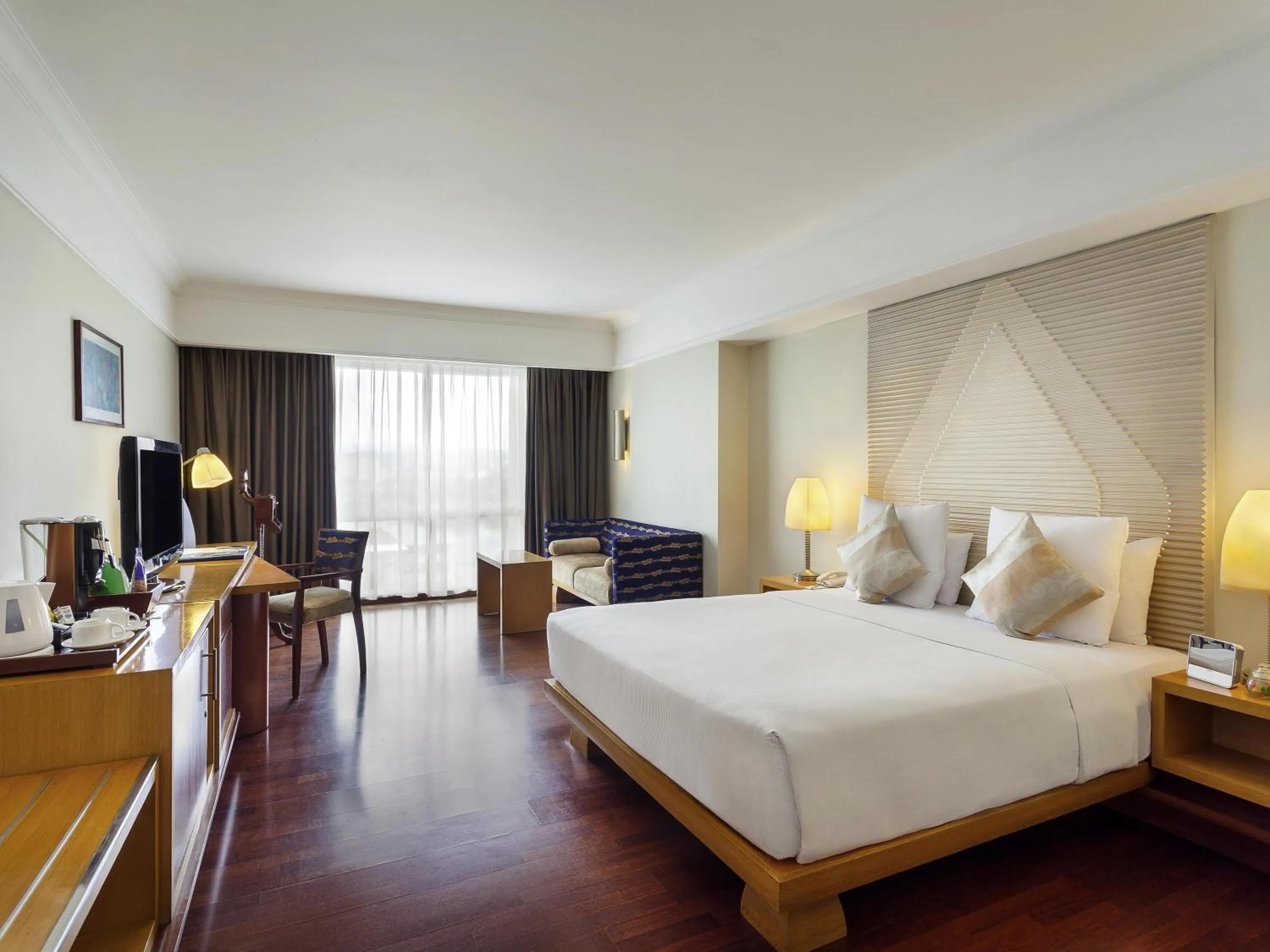 Bedroom, Bed in Novotel Semarang