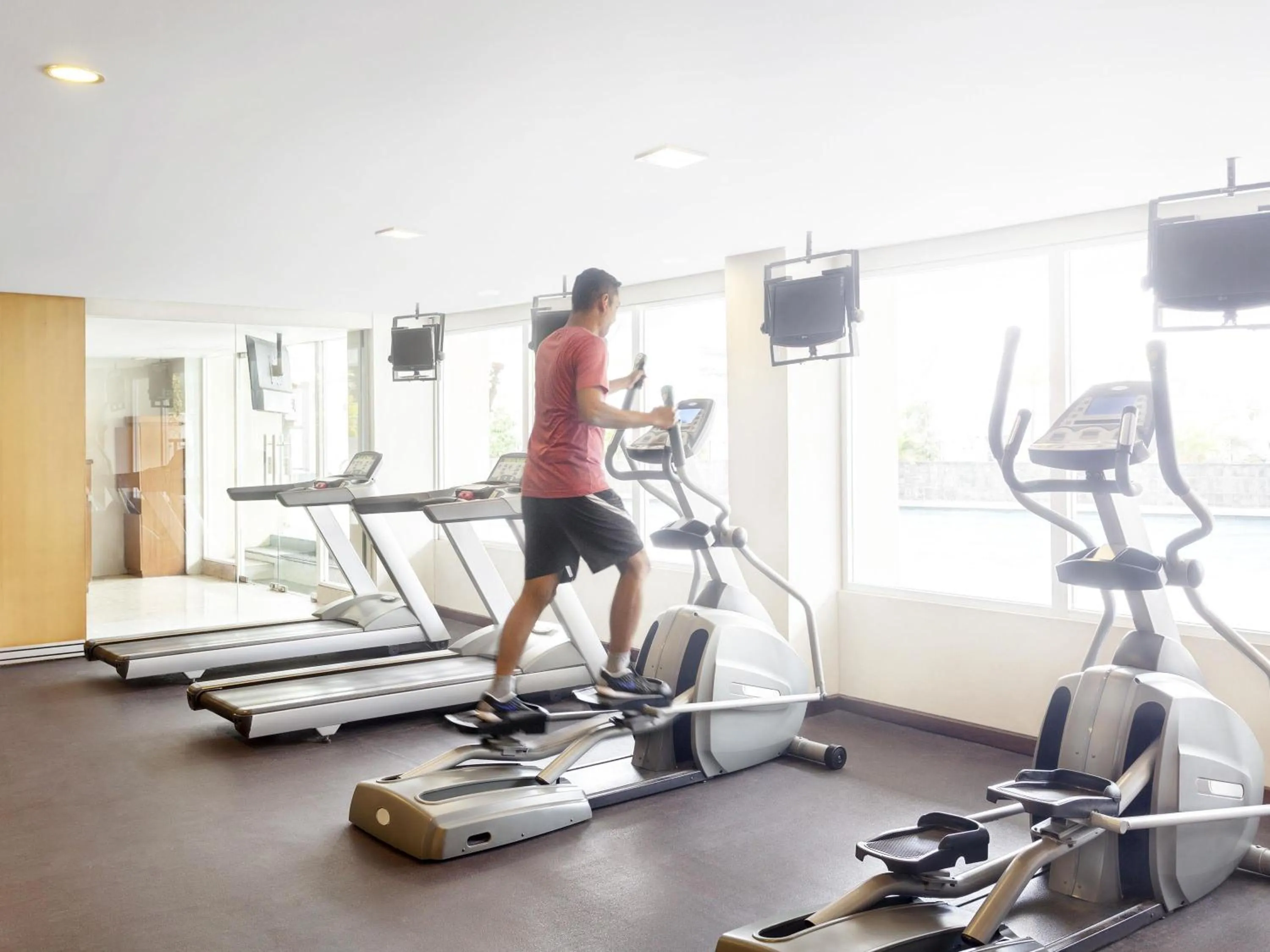Fitness centre/facilities in Novotel Semarang