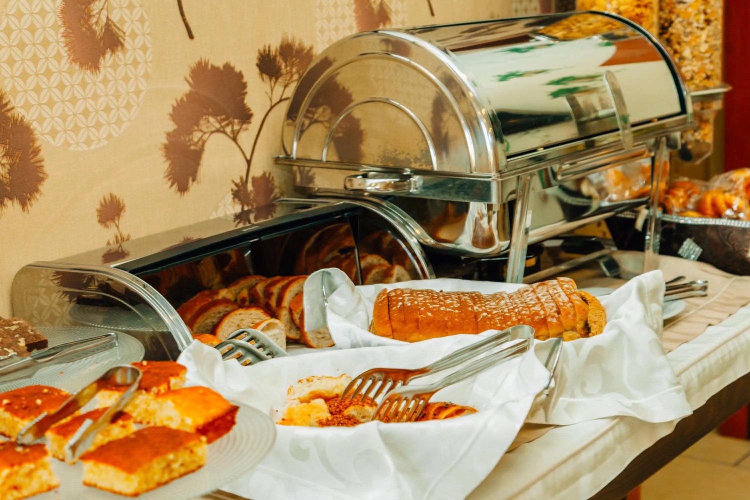 Restaurant/places to eat in Saba Sultan Hotel