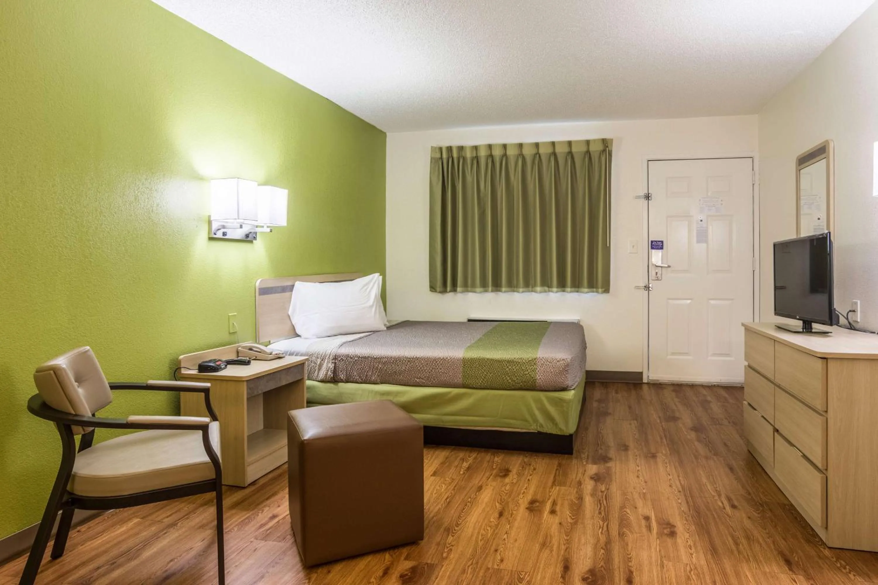 TV and multimedia in Studio 6-Marietta, GA - Atlanta