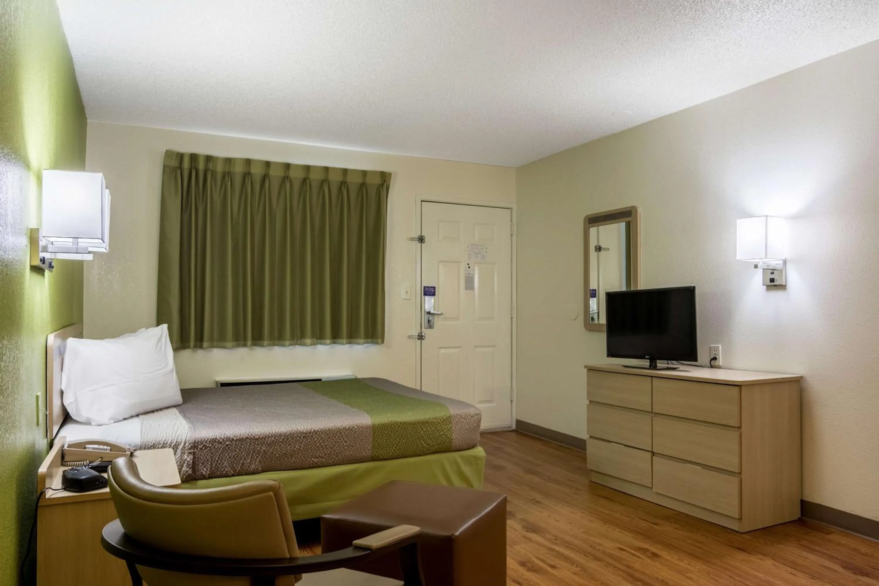 TV and multimedia, TV/Entertainment Center in Studio 6-Marietta, GA - Atlanta