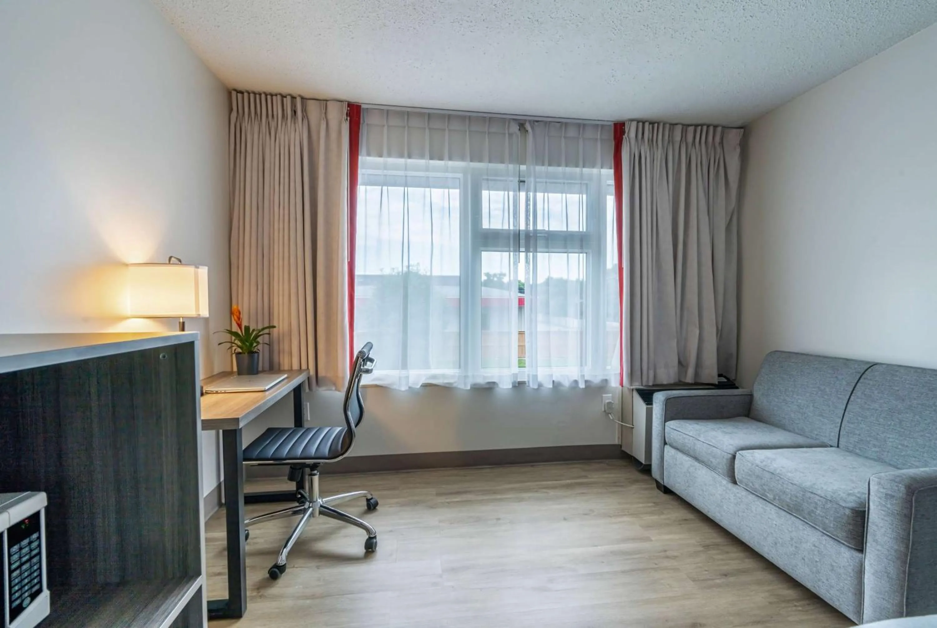 Photo of the whole room in Ramada by Wyndham Kingston