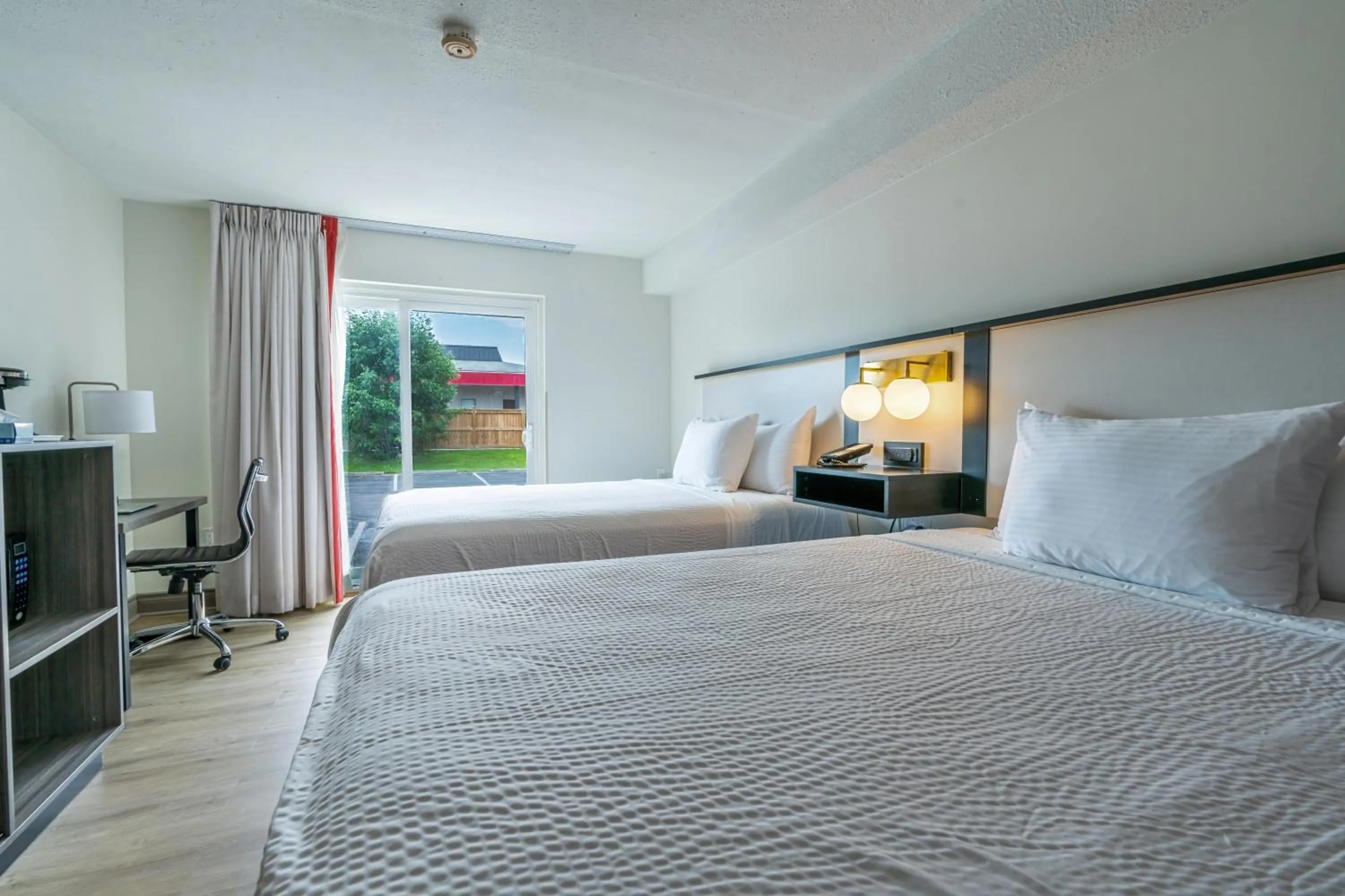 Bed in Maple Crest Inn