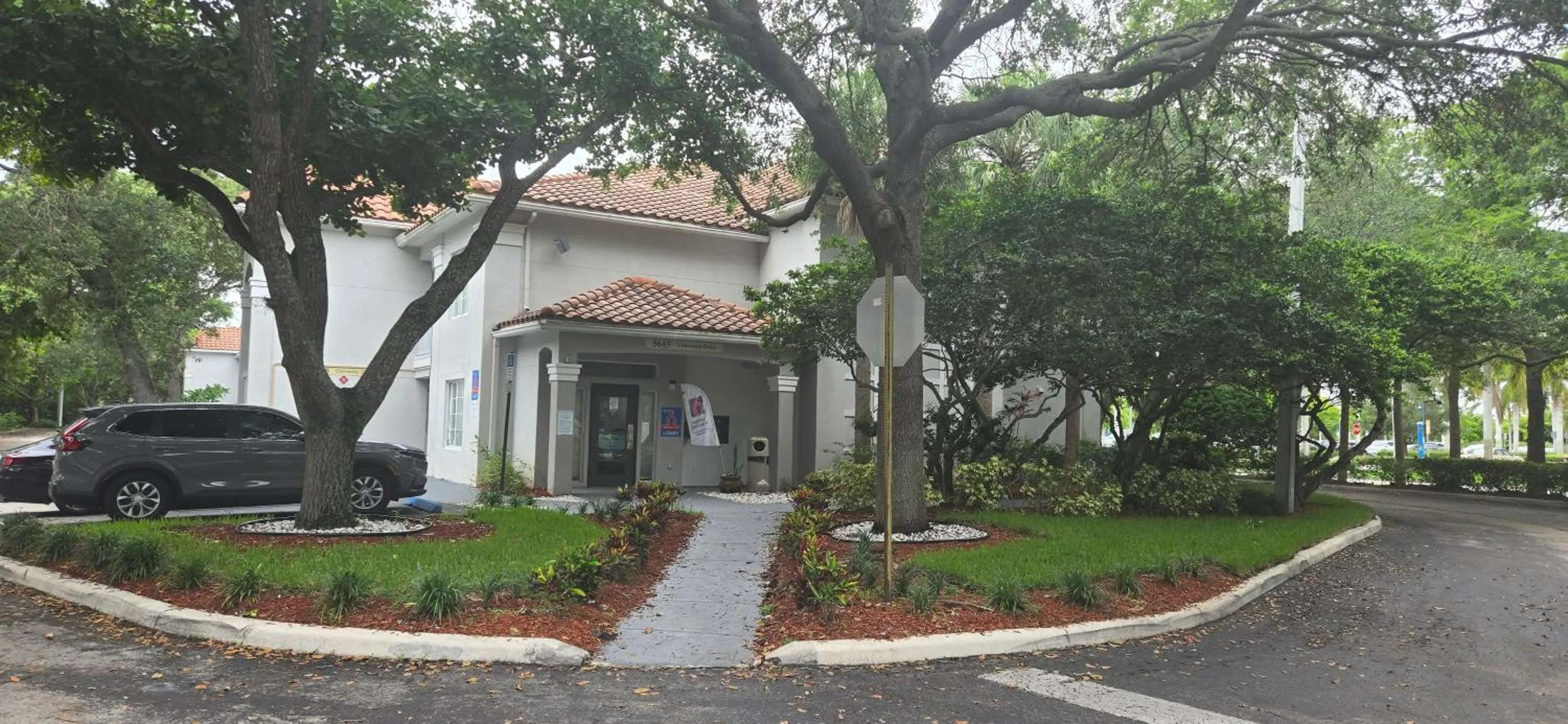 Property building in Studio 6-Coral Springs, FL - Fort Lauderdale