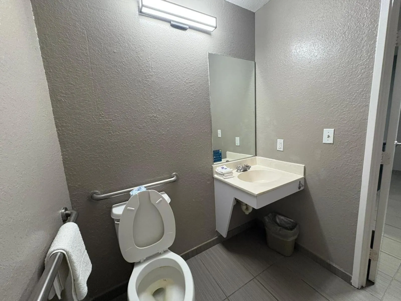 Toilet in Studio 6-Coral Springs, FL - Fort Lauderdale