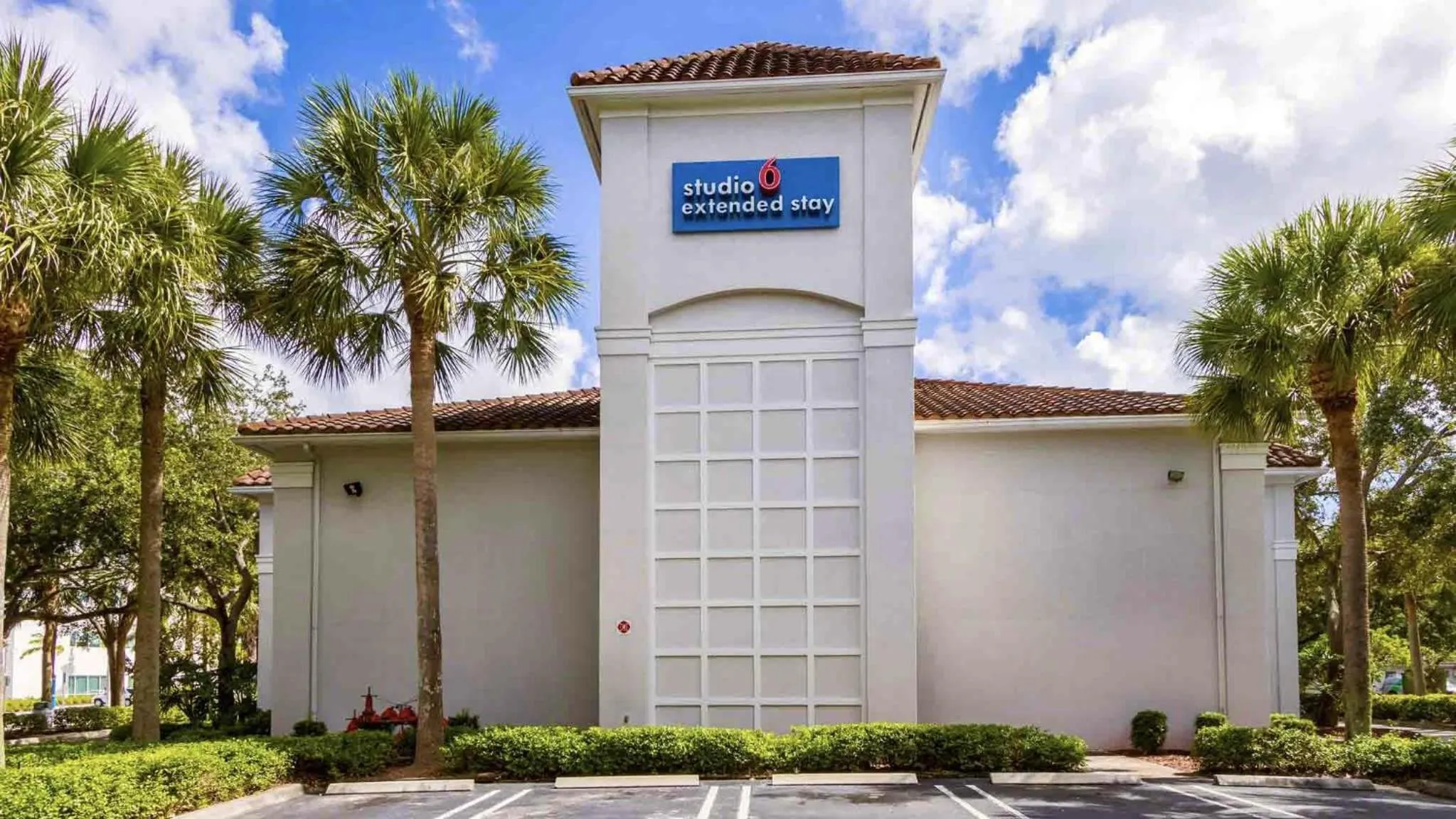 Property building in Studio 6-Coral Springs, FL - Fort Lauderdale