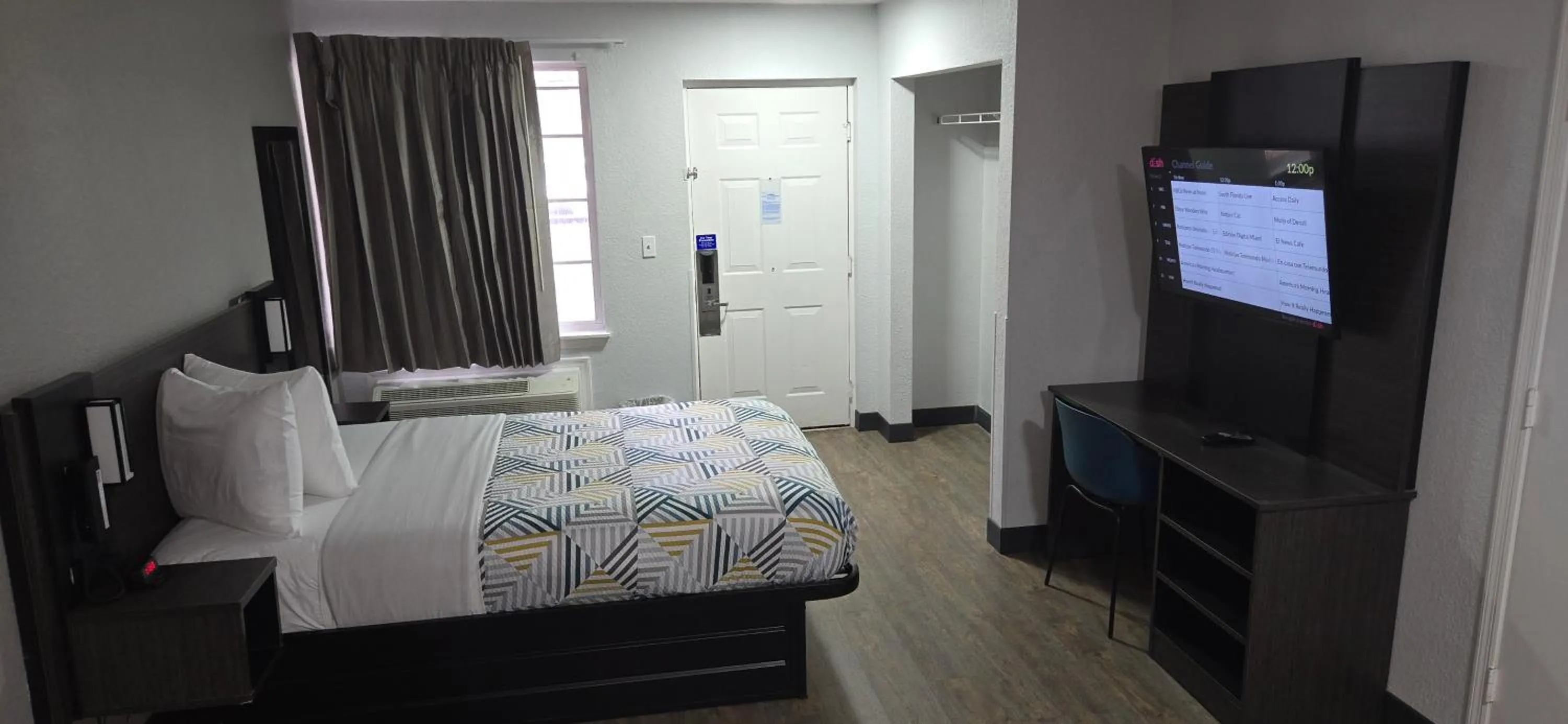 Bed in Studio 6-Coral Springs, FL - Fort Lauderdale