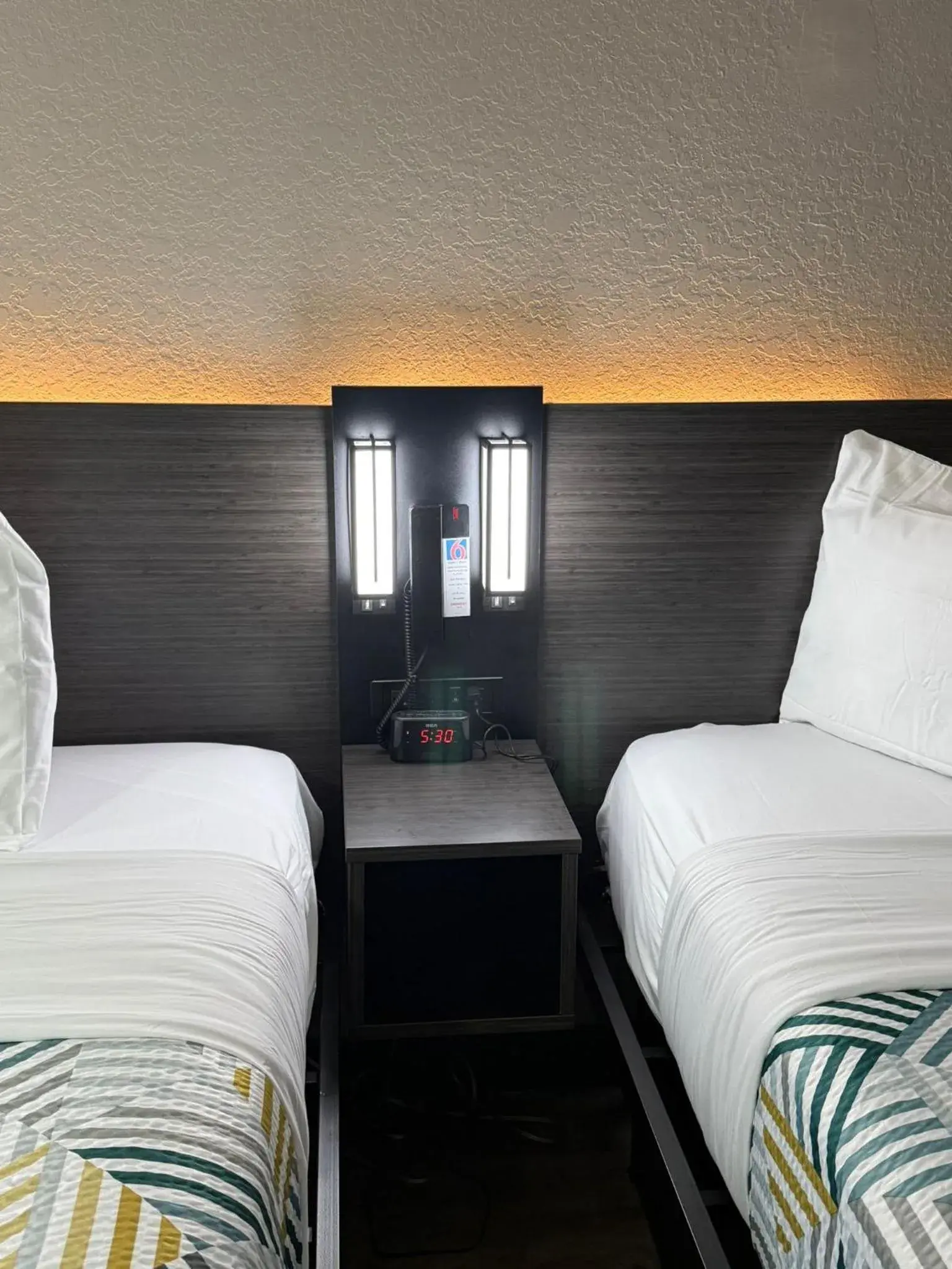 Quadruple Room - Disability Access - Non-Smoking in Studio 6-Coral Springs, FL - Fort Lauderdale Quadruple Room - Disability Access - Non-Smoking in Studio 6-Coral Springs, FL - Fort Lauderdale