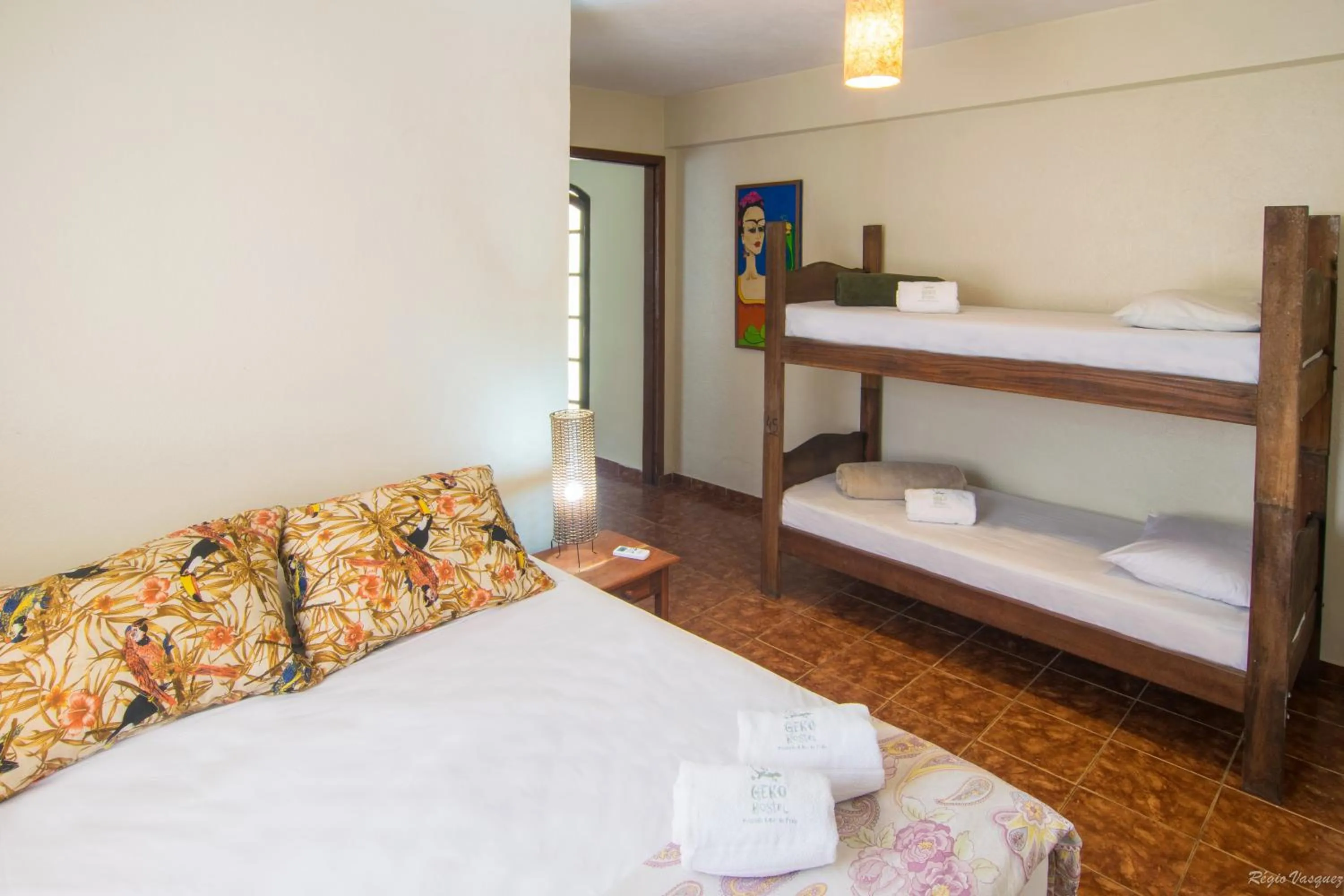 Photo of the whole room, Bed in Geko Pousada Paraty