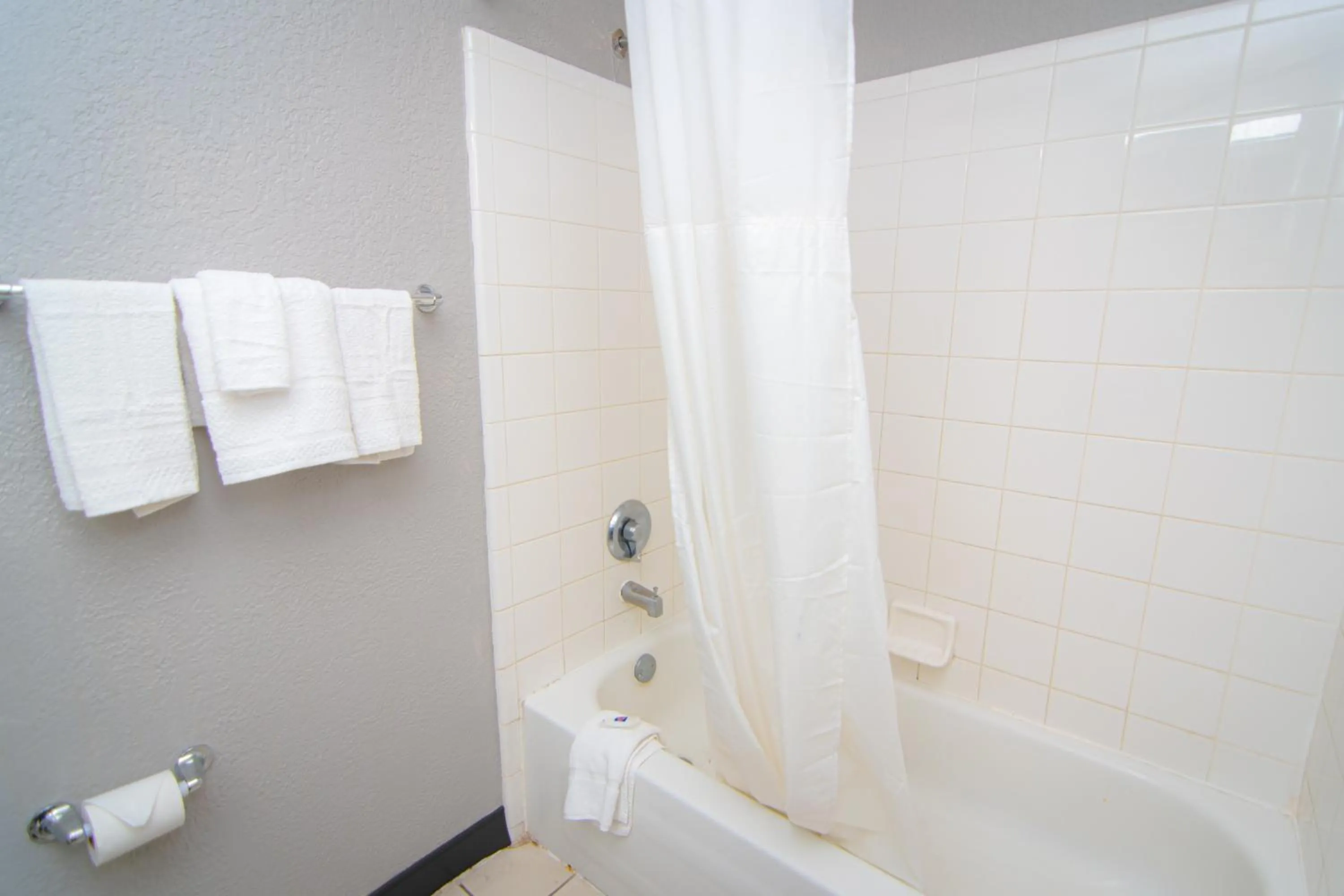 Bathroom in Studio 6-West Palm Beach, FL