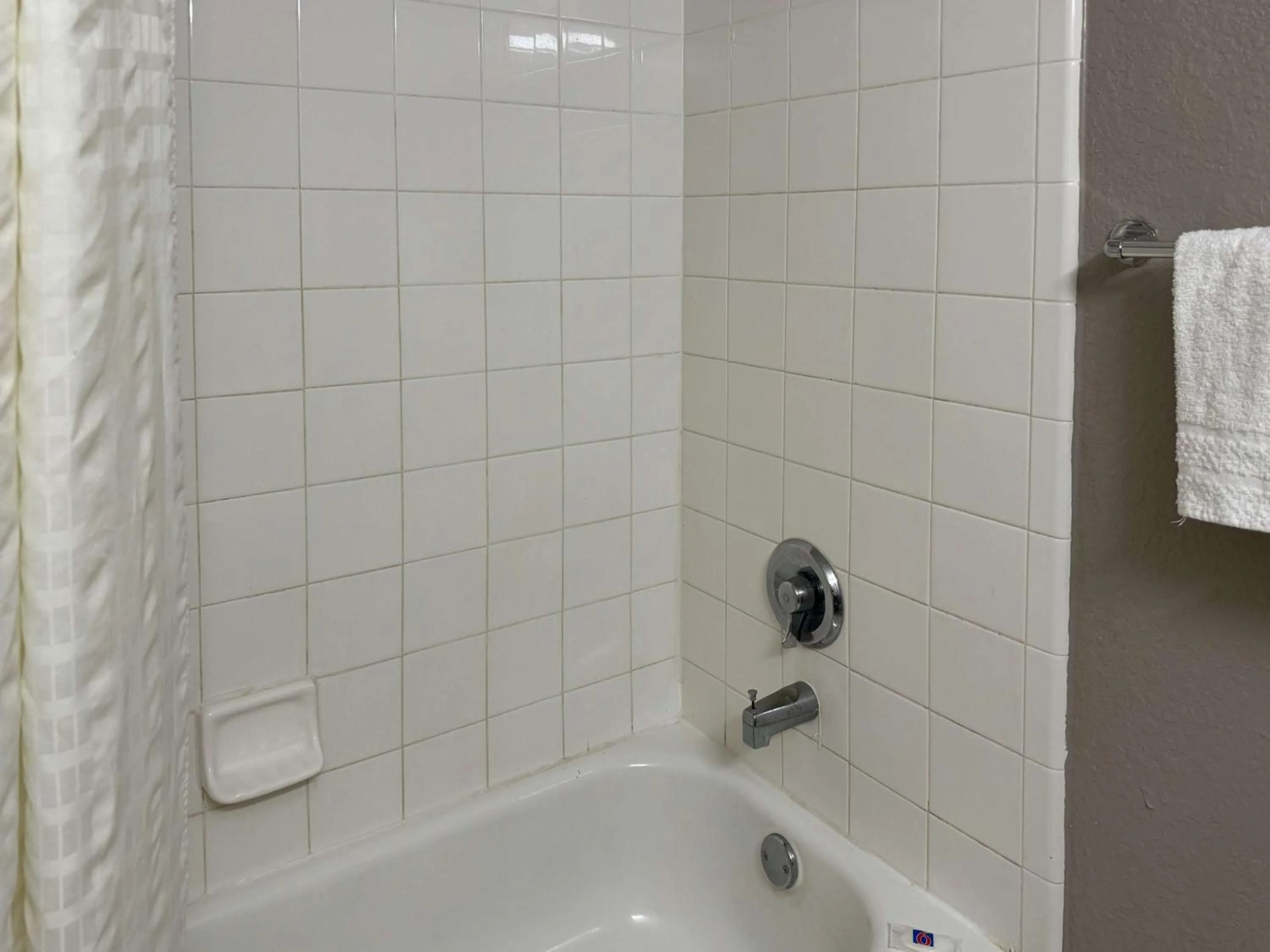 Bathroom in Studio 6-West Palm Beach, FL