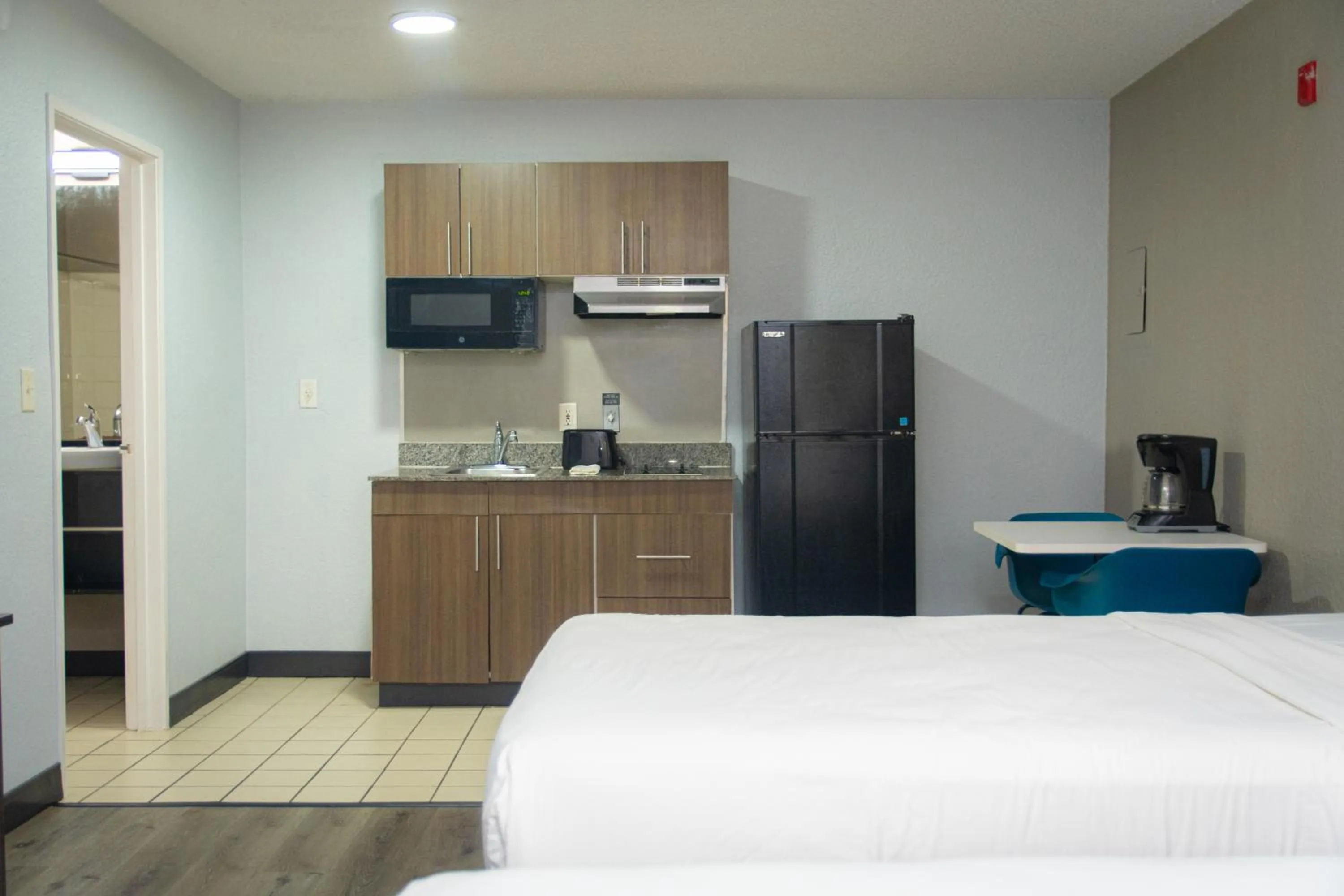 Bed in Studio 6-West Palm Beach, FL